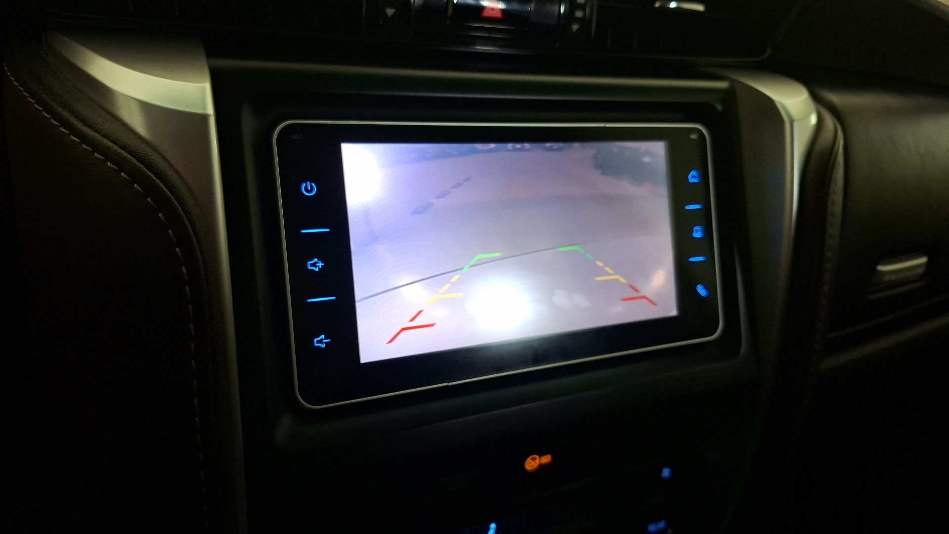 Toyota Fortuner — foto 12 de 17