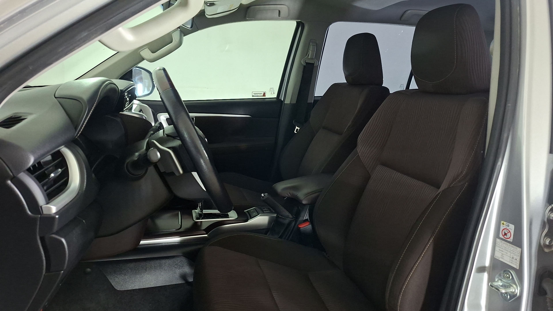 Toyota Fortuner — foto 13 de 17