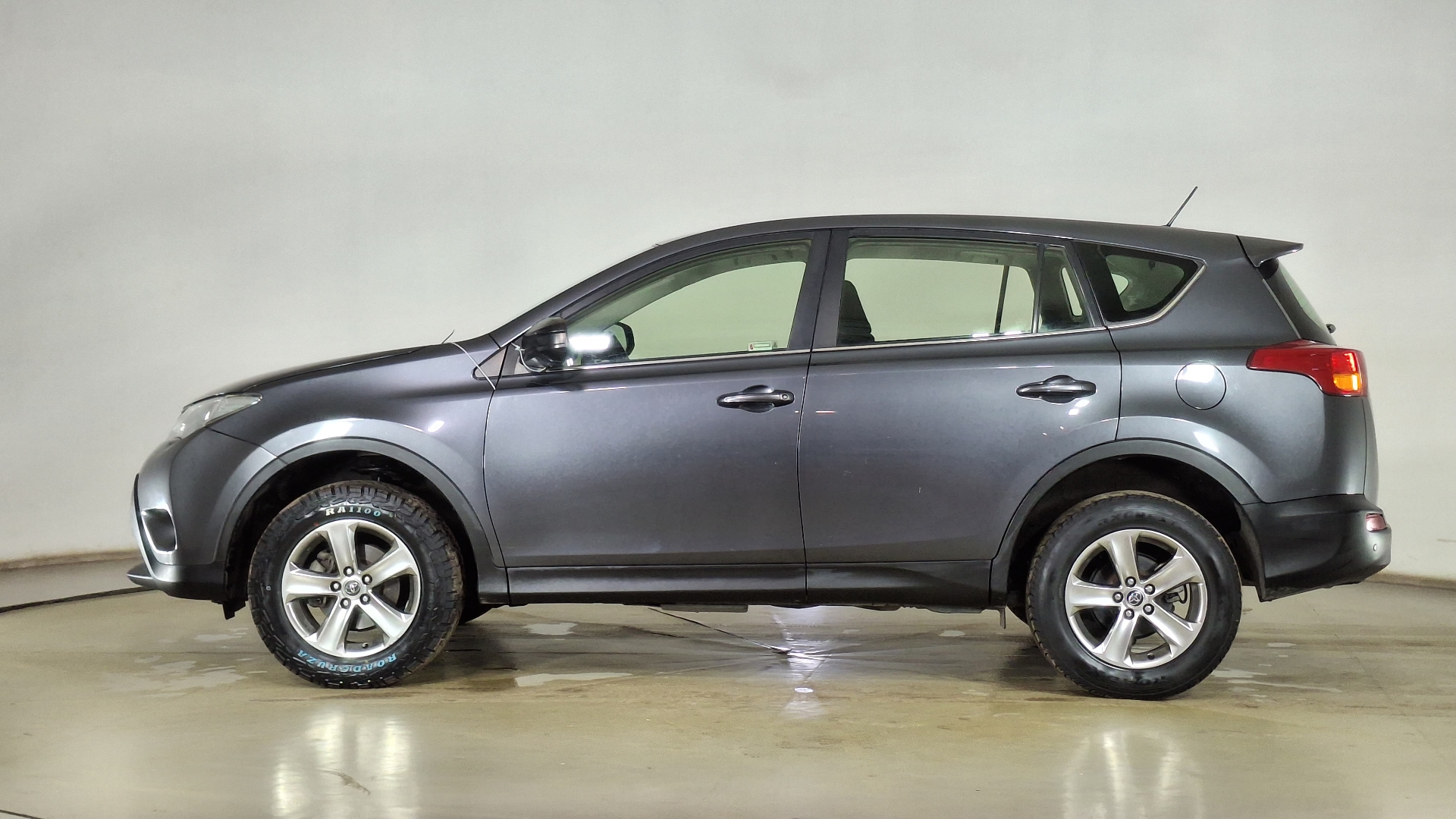 Toyota RAV4 — foto 7 de 16