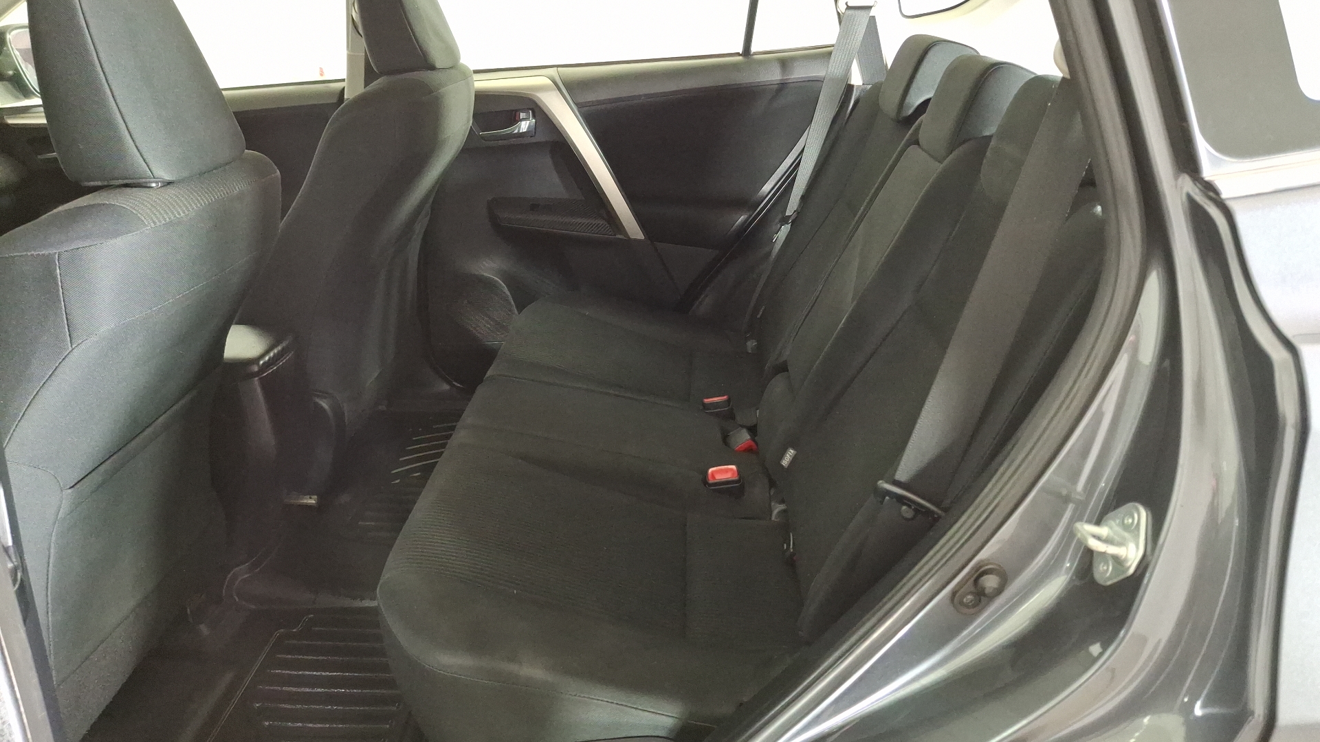 Toyota RAV4 — foto 14 de 16