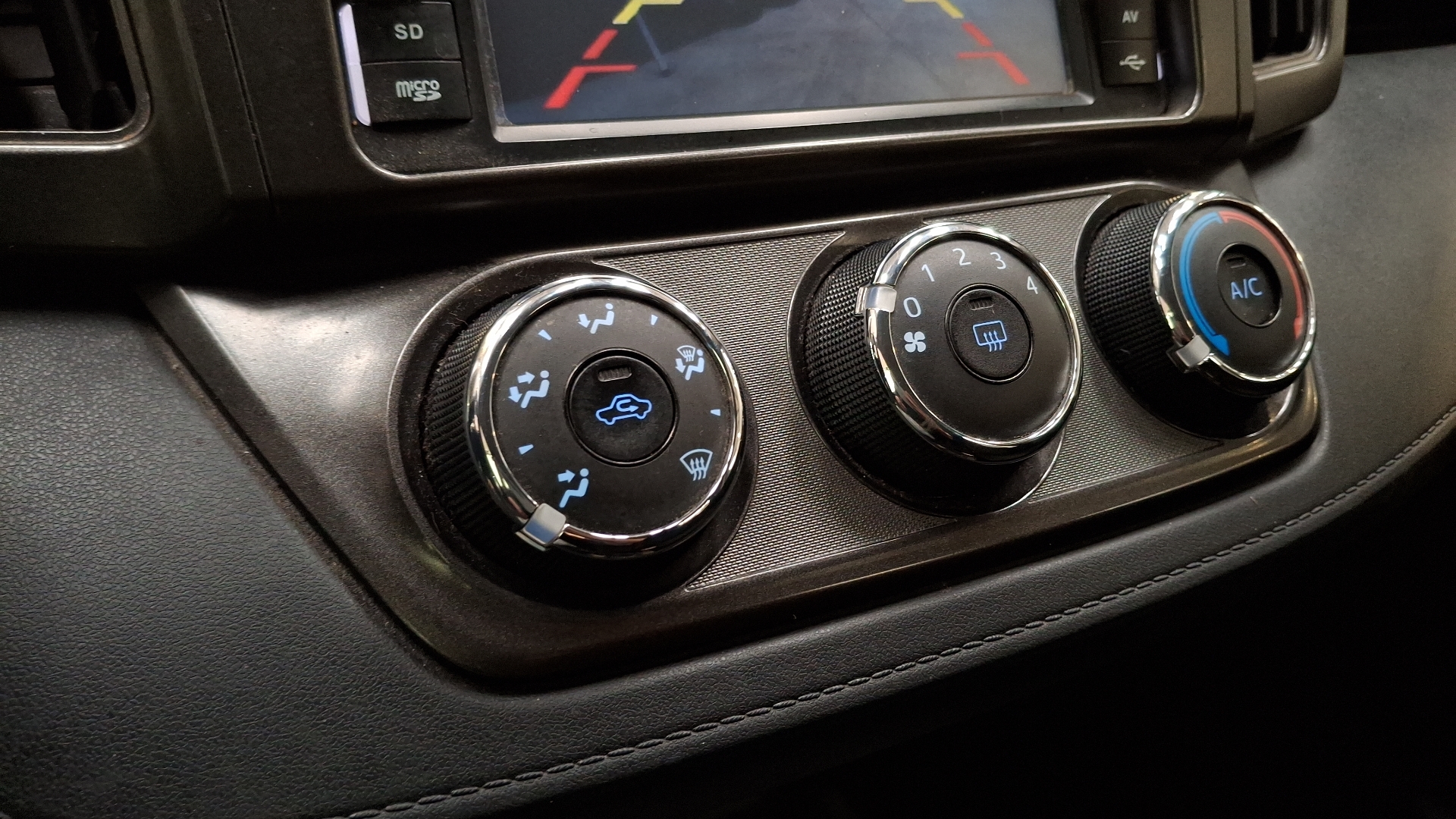 Toyota RAV4 — foto 15 de 16