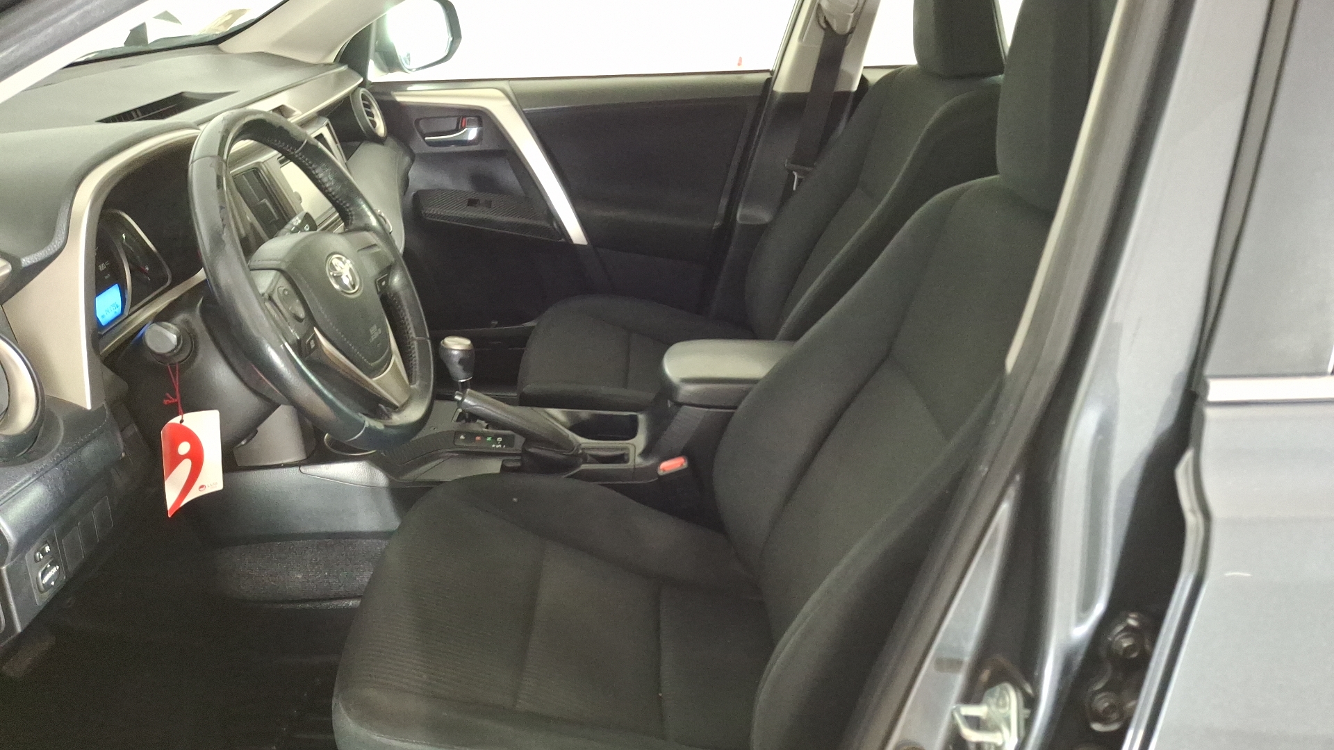 Toyota RAV4 — foto 13 de 16