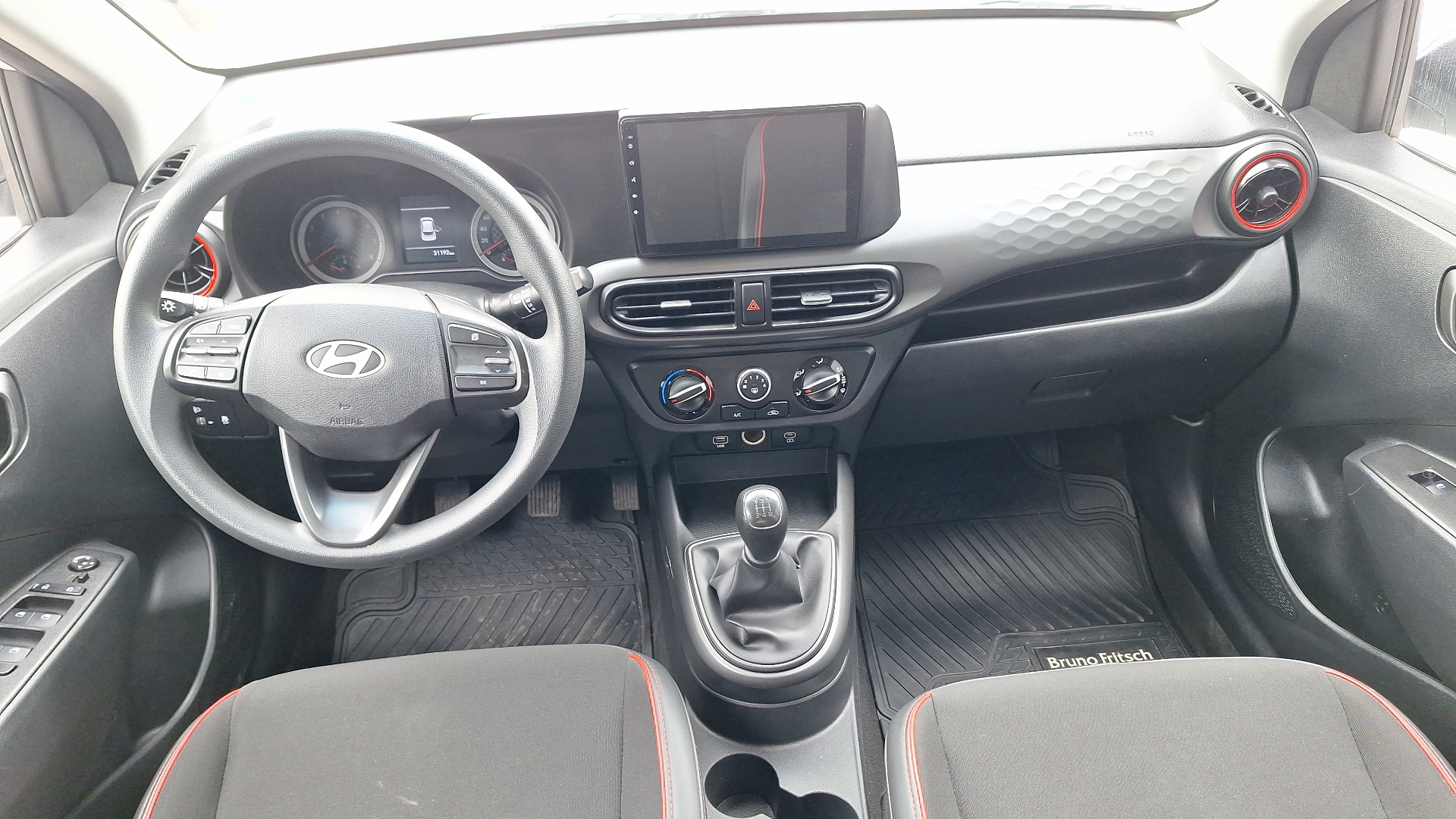 Hyundai Grand I10 — foto 6 de 15
