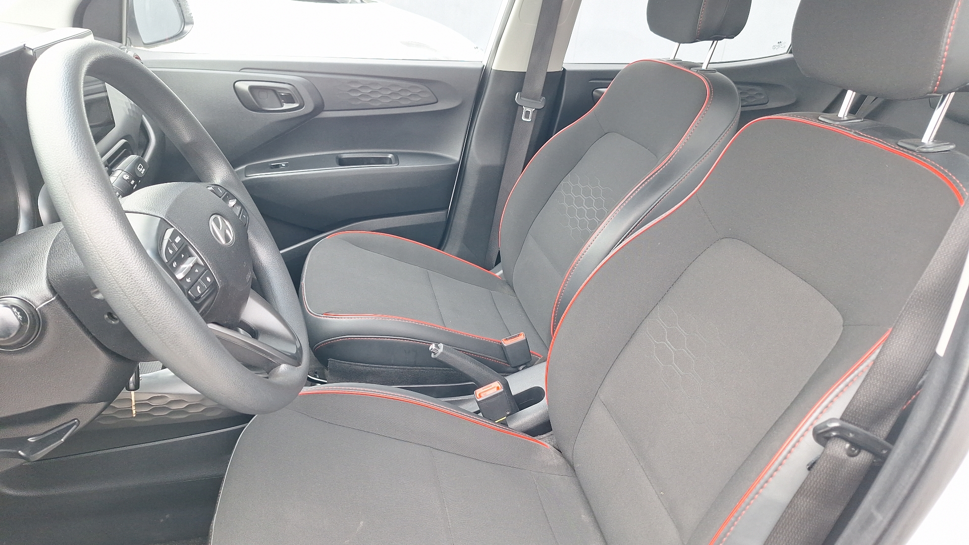 Hyundai Grand I10 — foto 14 de 15