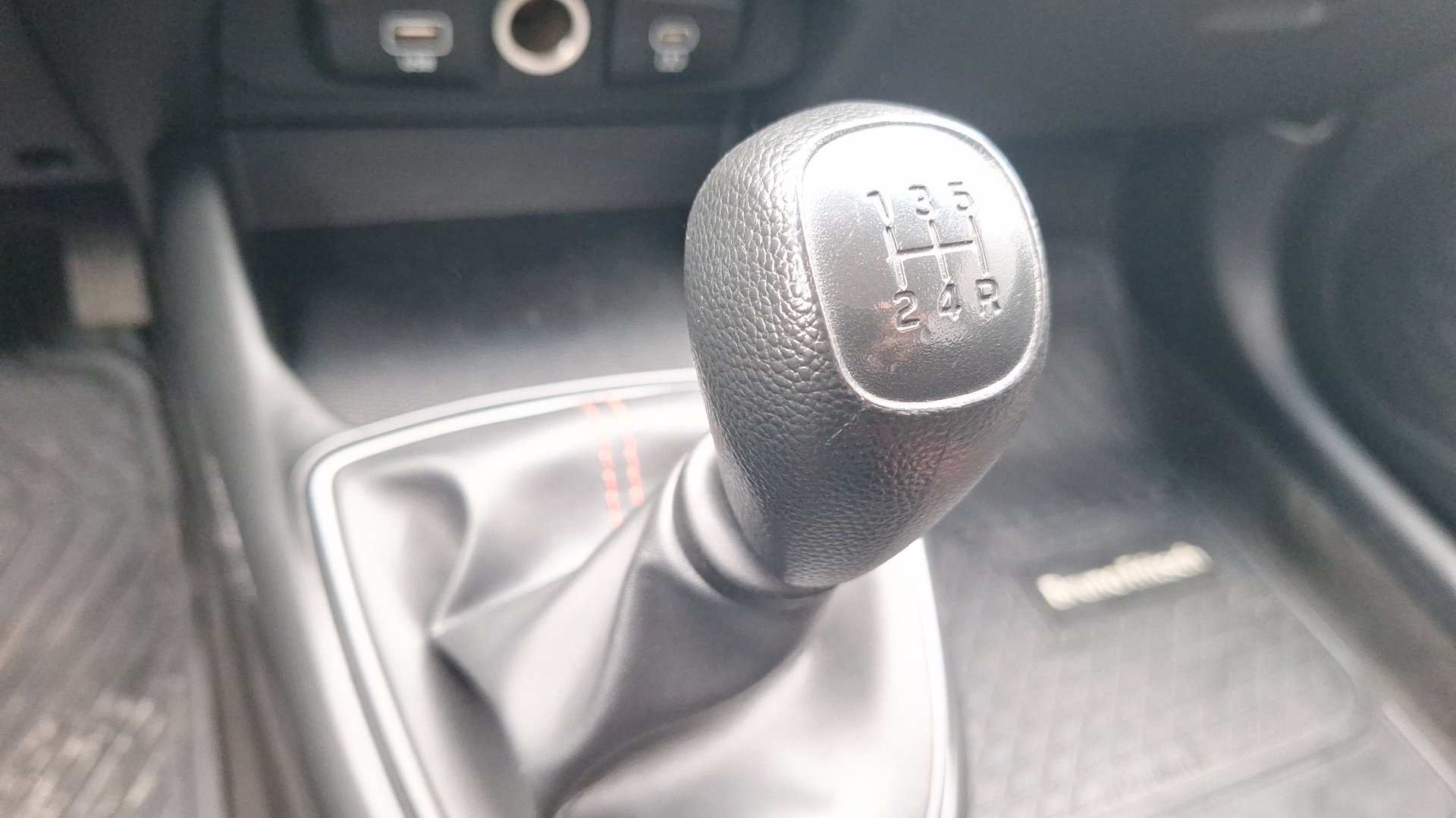 Hyundai Grand I10 — foto 11 de 15