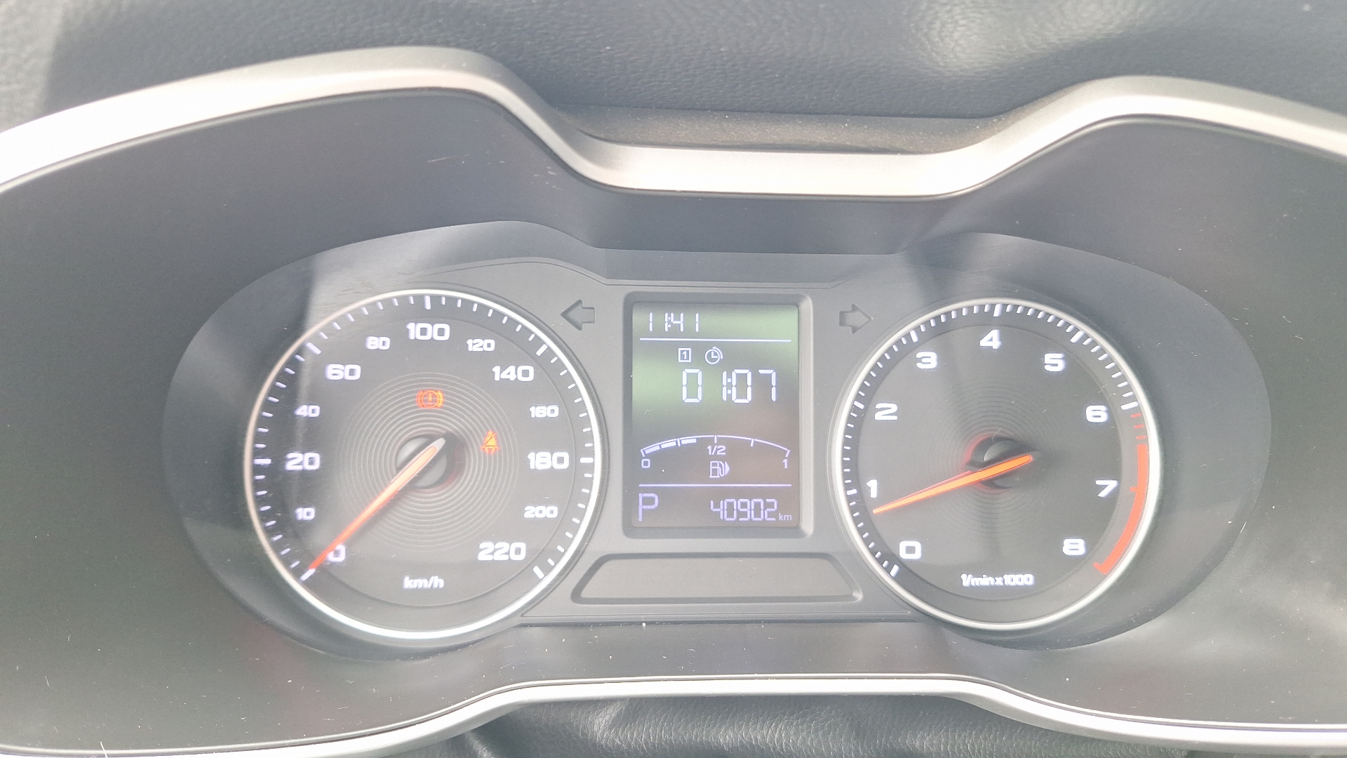 MG Zs — foto 9 de 16