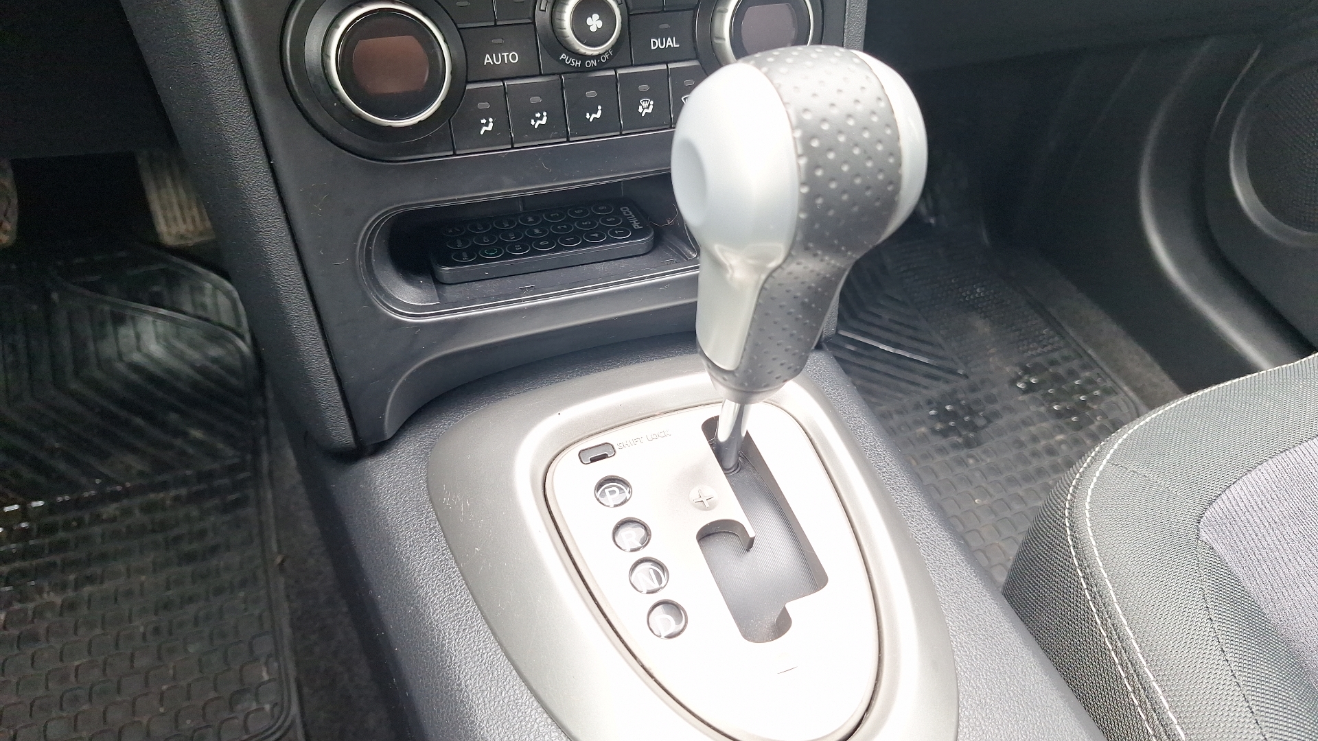 Nissan Qashqai — foto 11 de 14