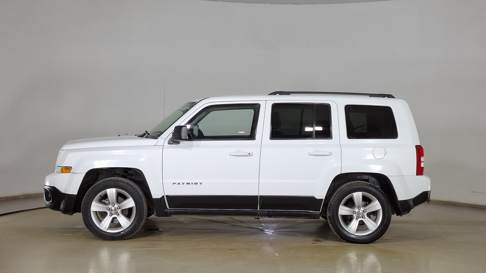 Jeep Patriot — foto 7 de 16