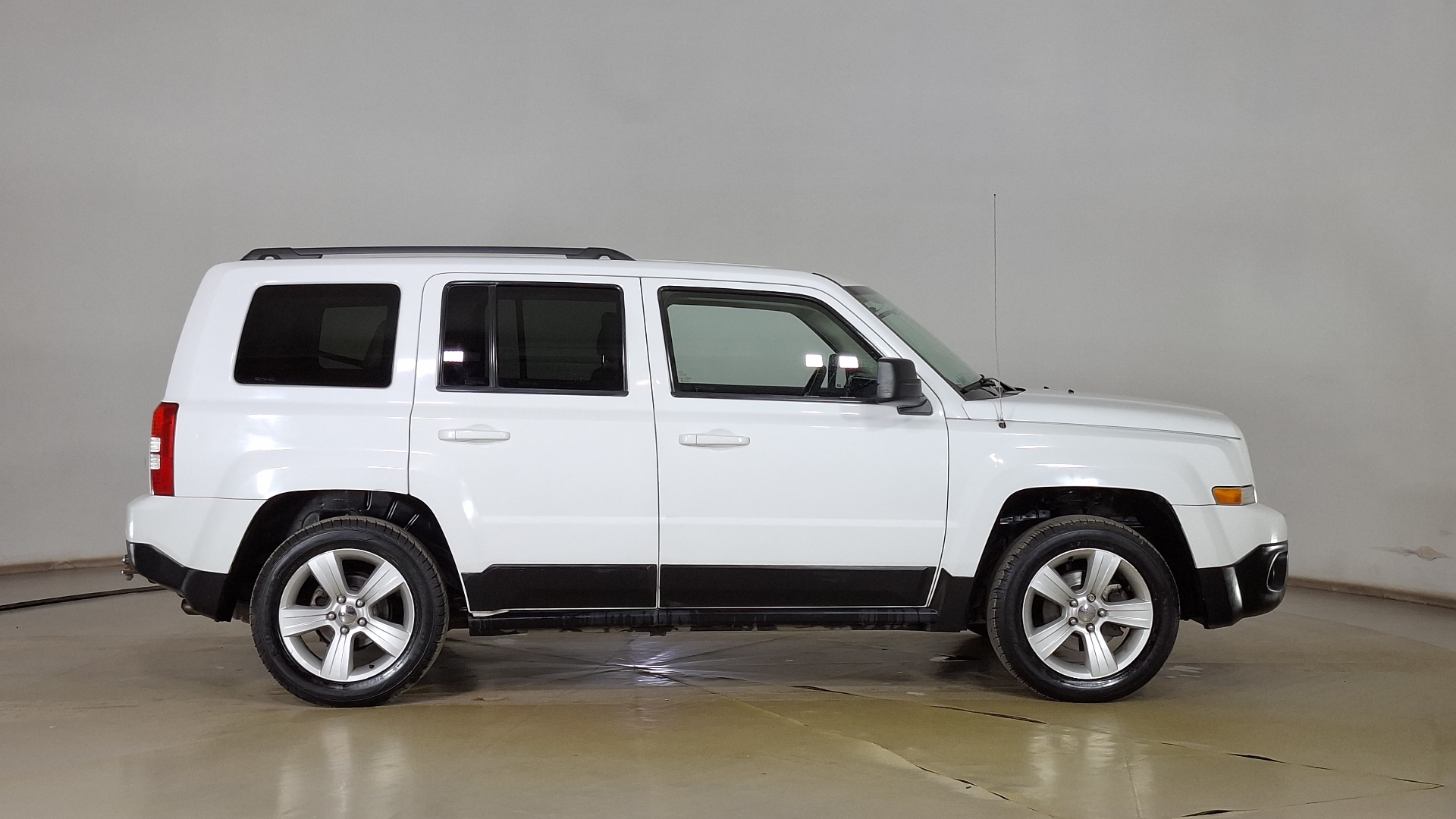 Jeep Patriot — foto 4 de 16