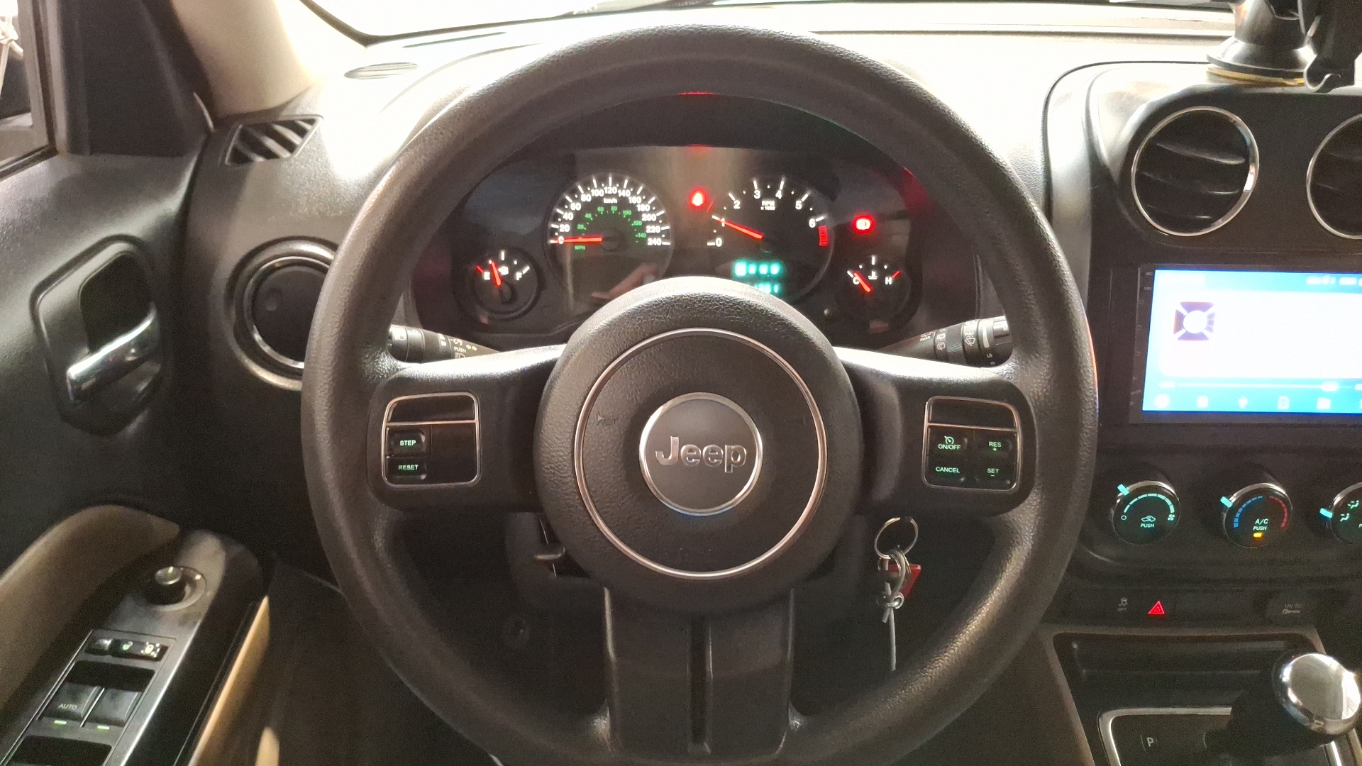 Jeep Patriot — foto 8 de 16
