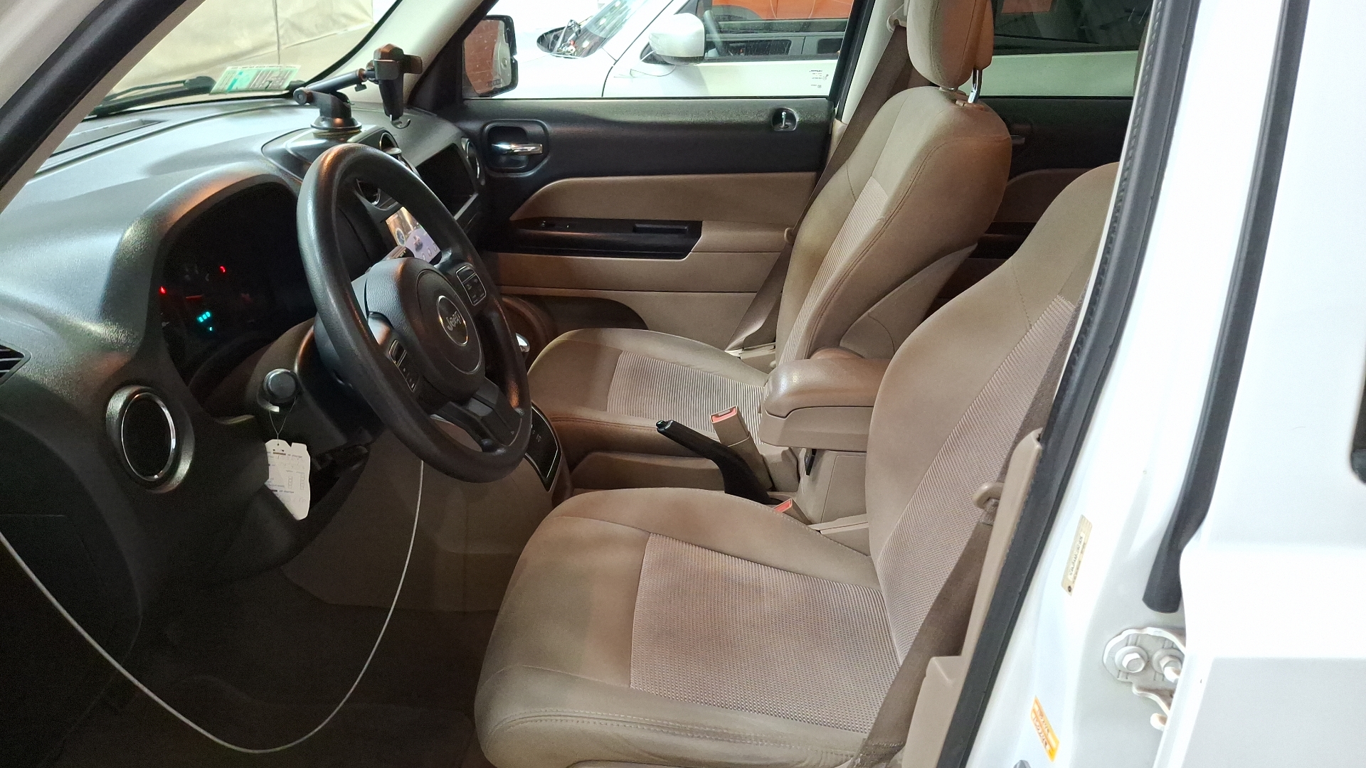 Jeep Patriot — foto 13 de 16