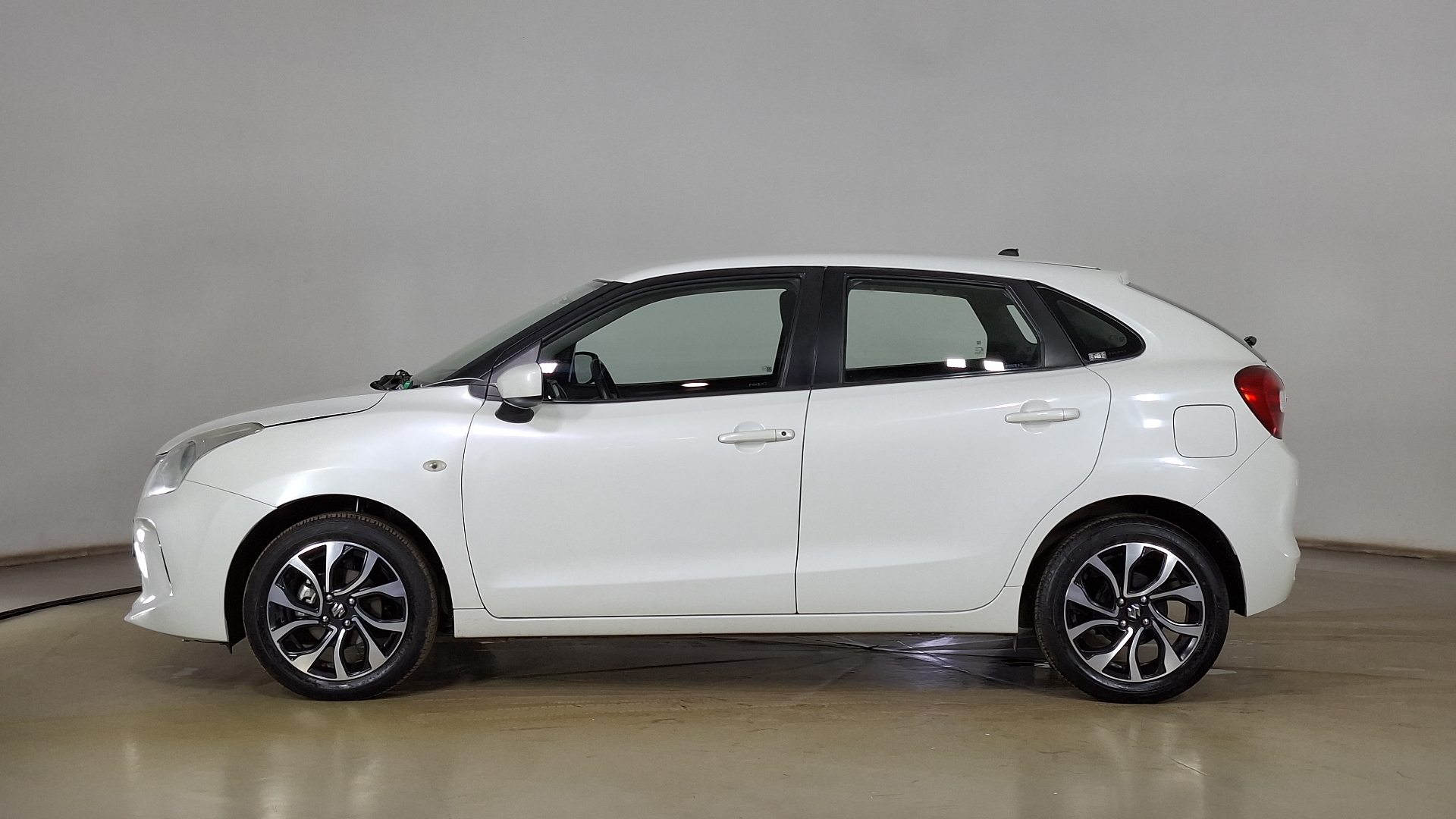 Suzuki Baleno — foto 7 de 15