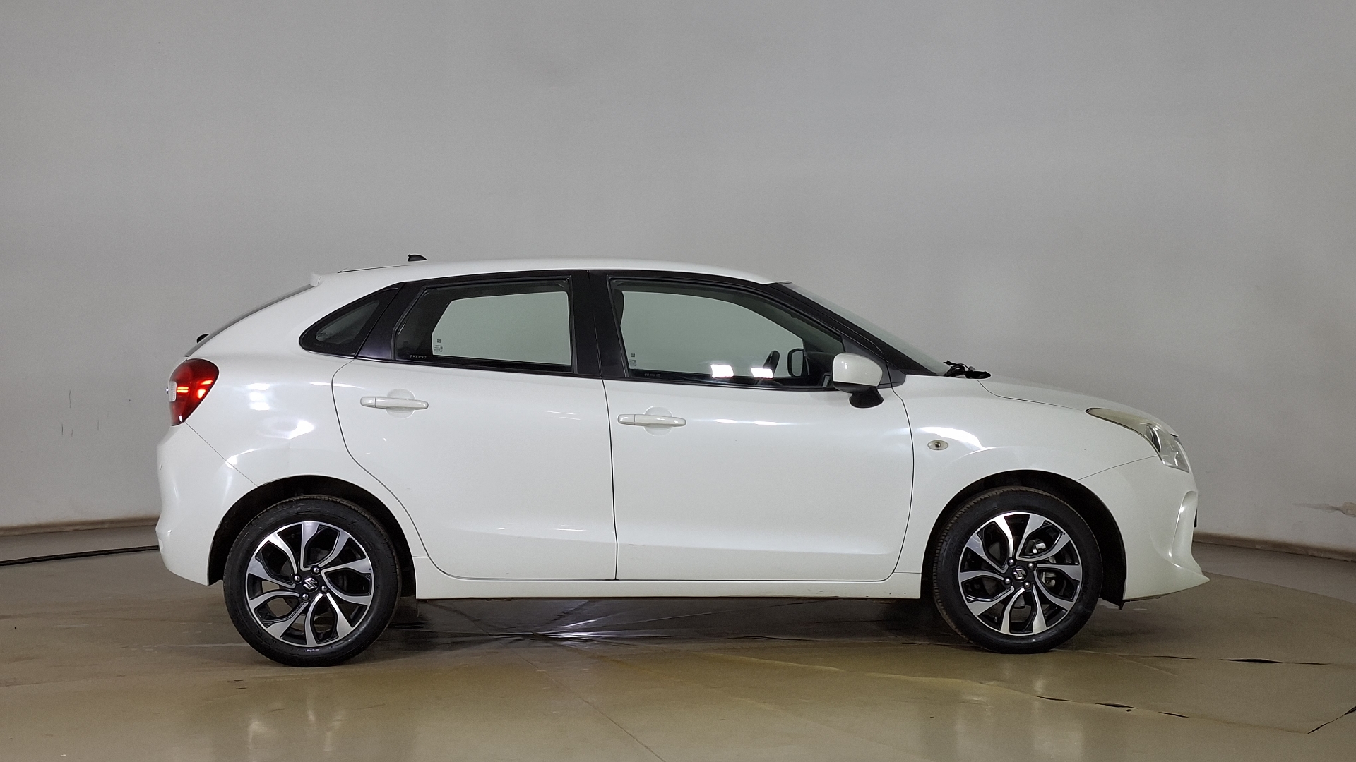 Suzuki Baleno — foto 4 de 15