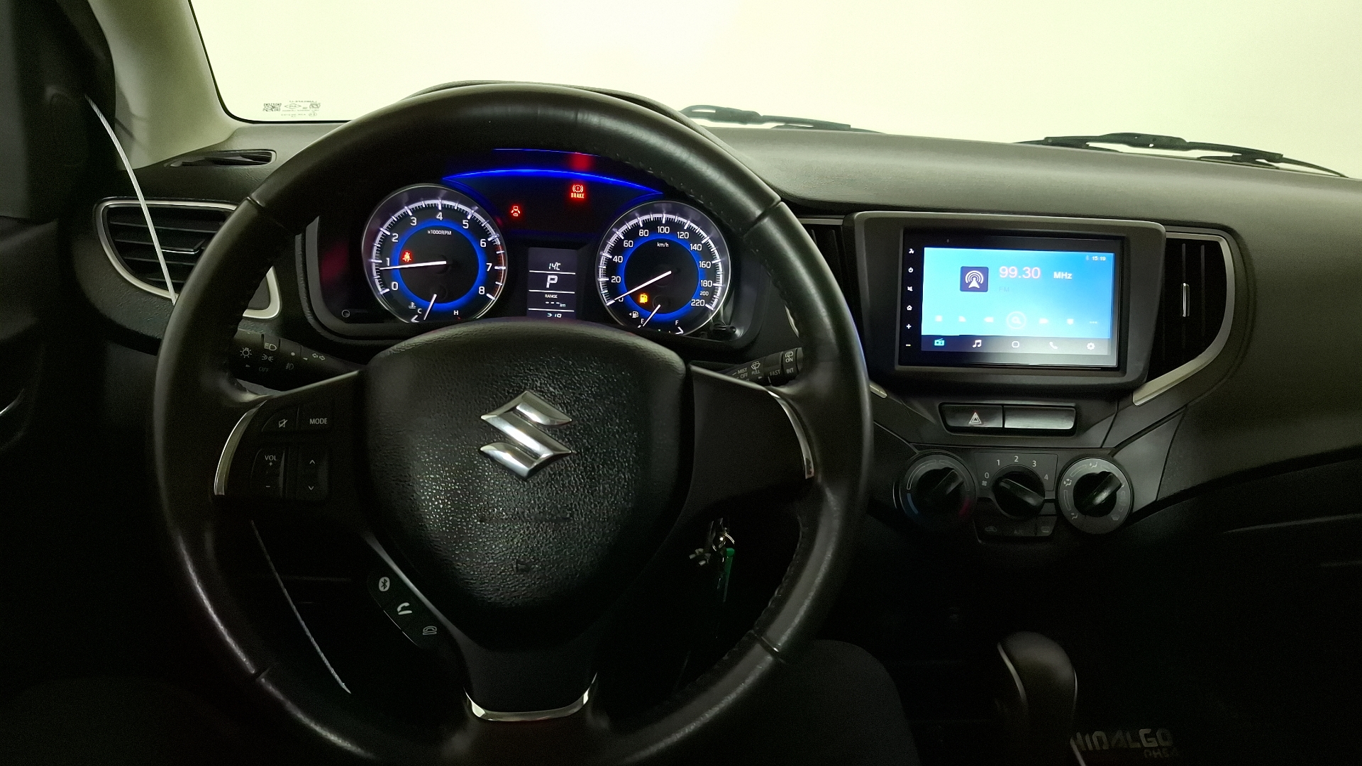 Suzuki Baleno — foto 8 de 15