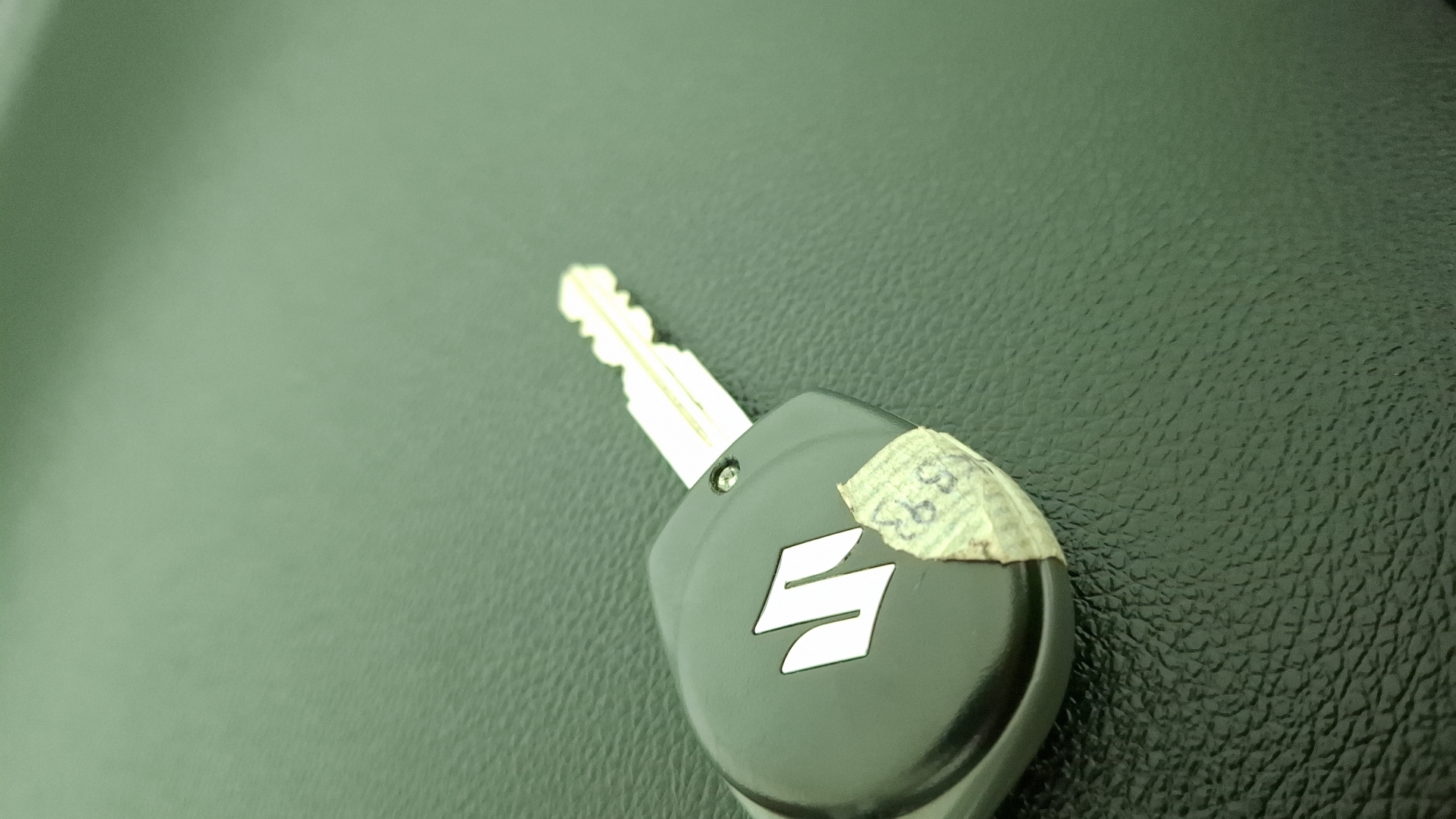 Suzuki Baleno — foto 15 de 15