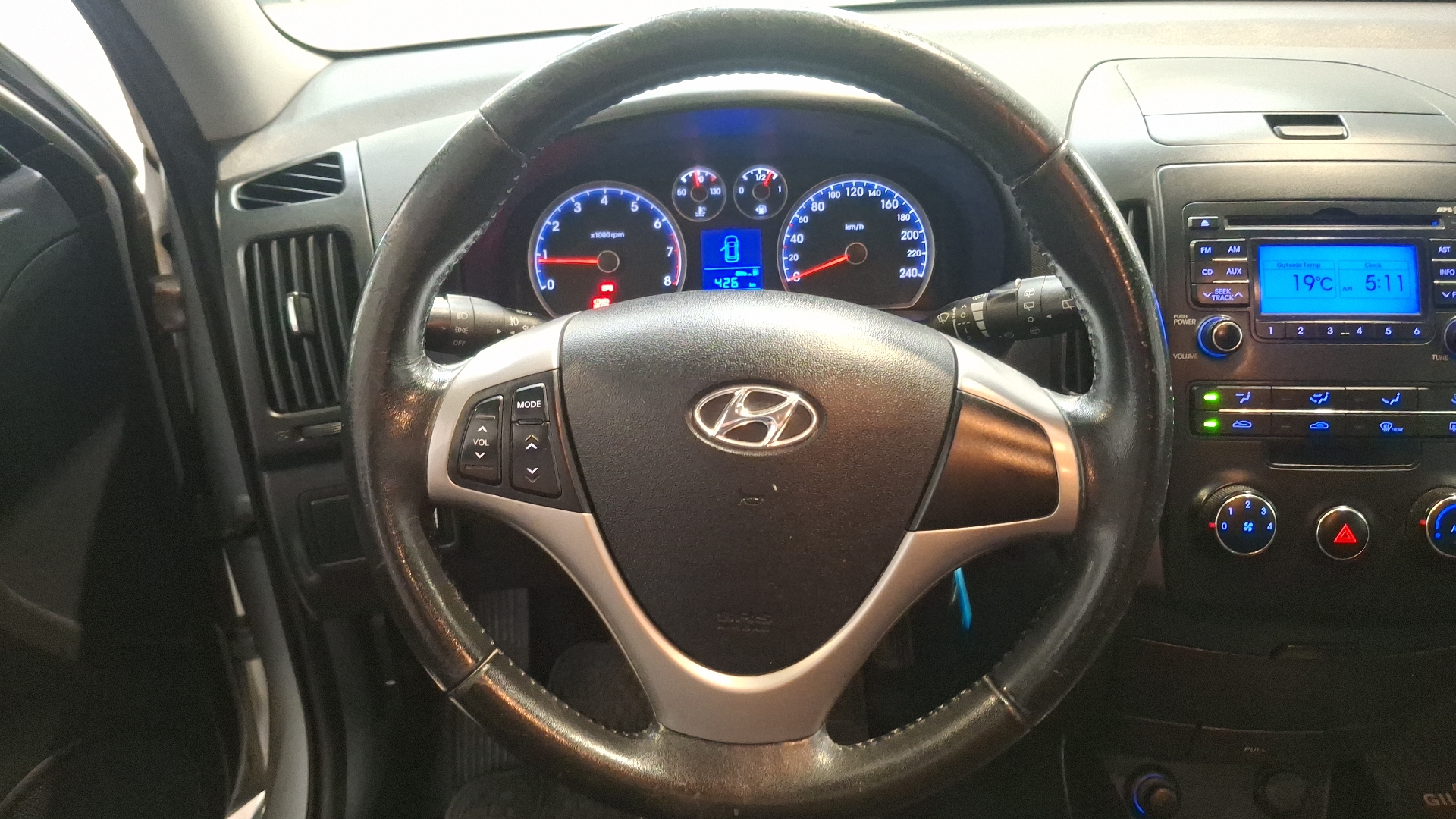 Hyundai I30 — foto 8 de 15
