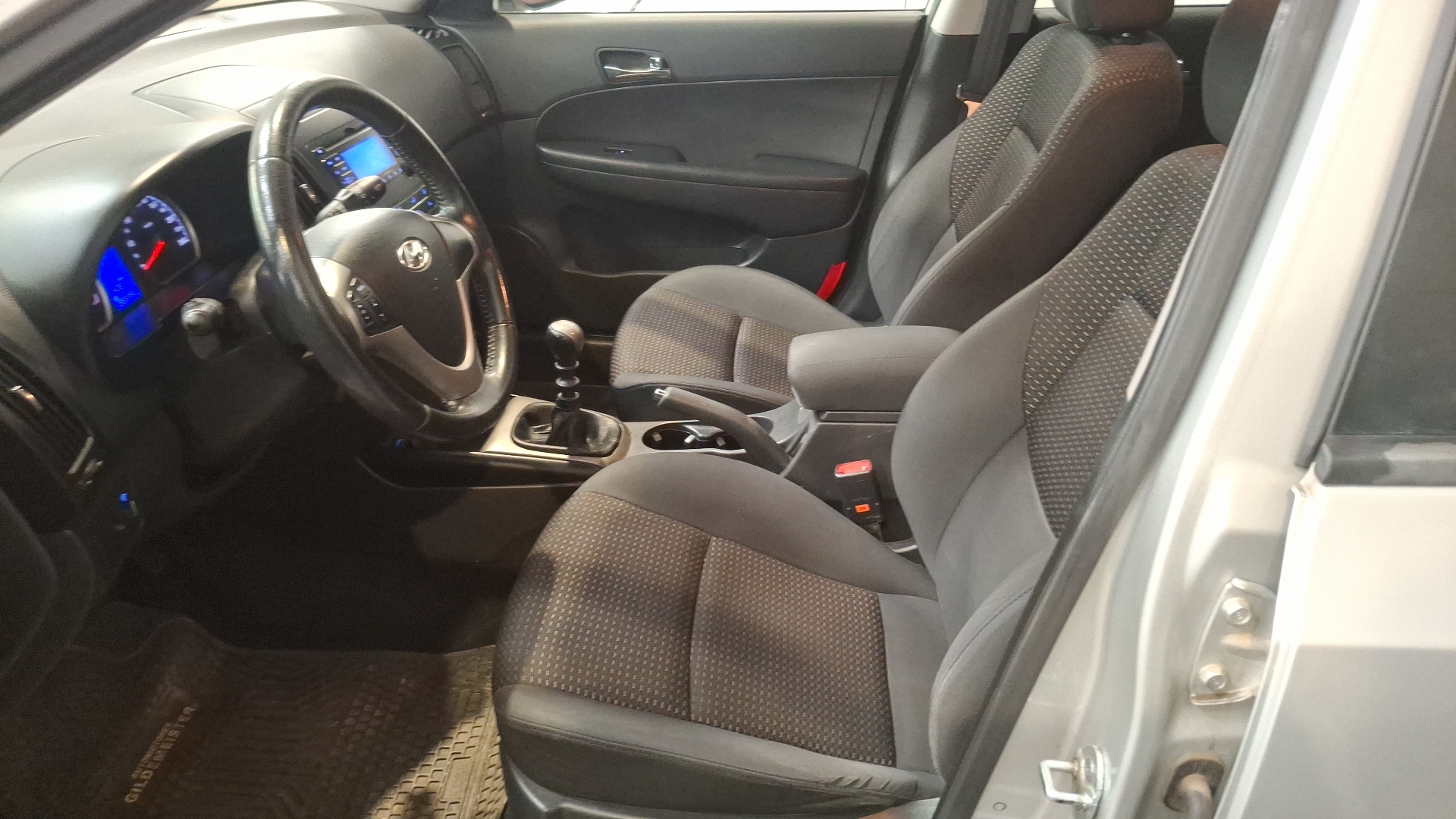 Hyundai I30 — foto 12 de 15