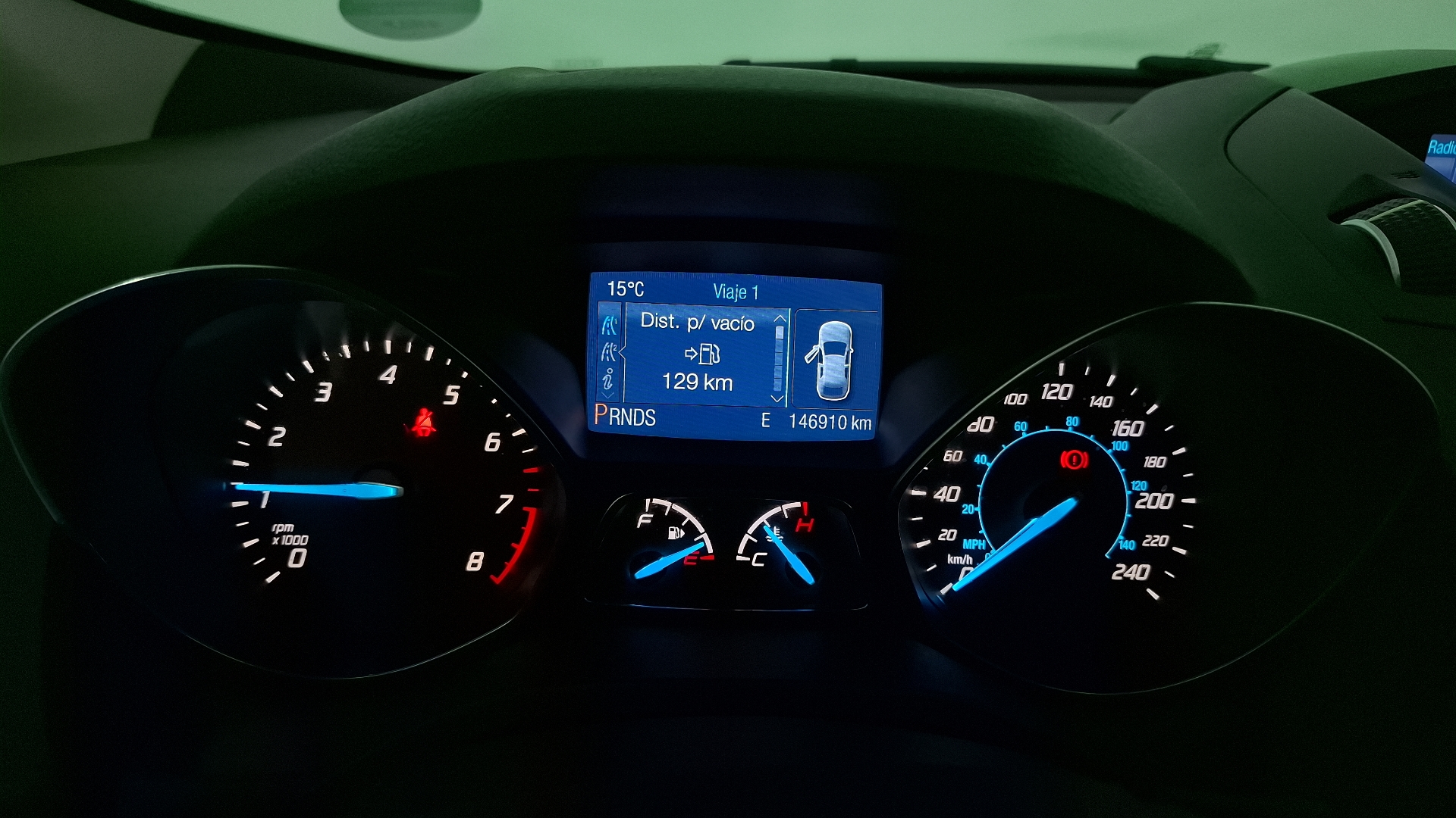 Ford Escape — foto 9 de 15