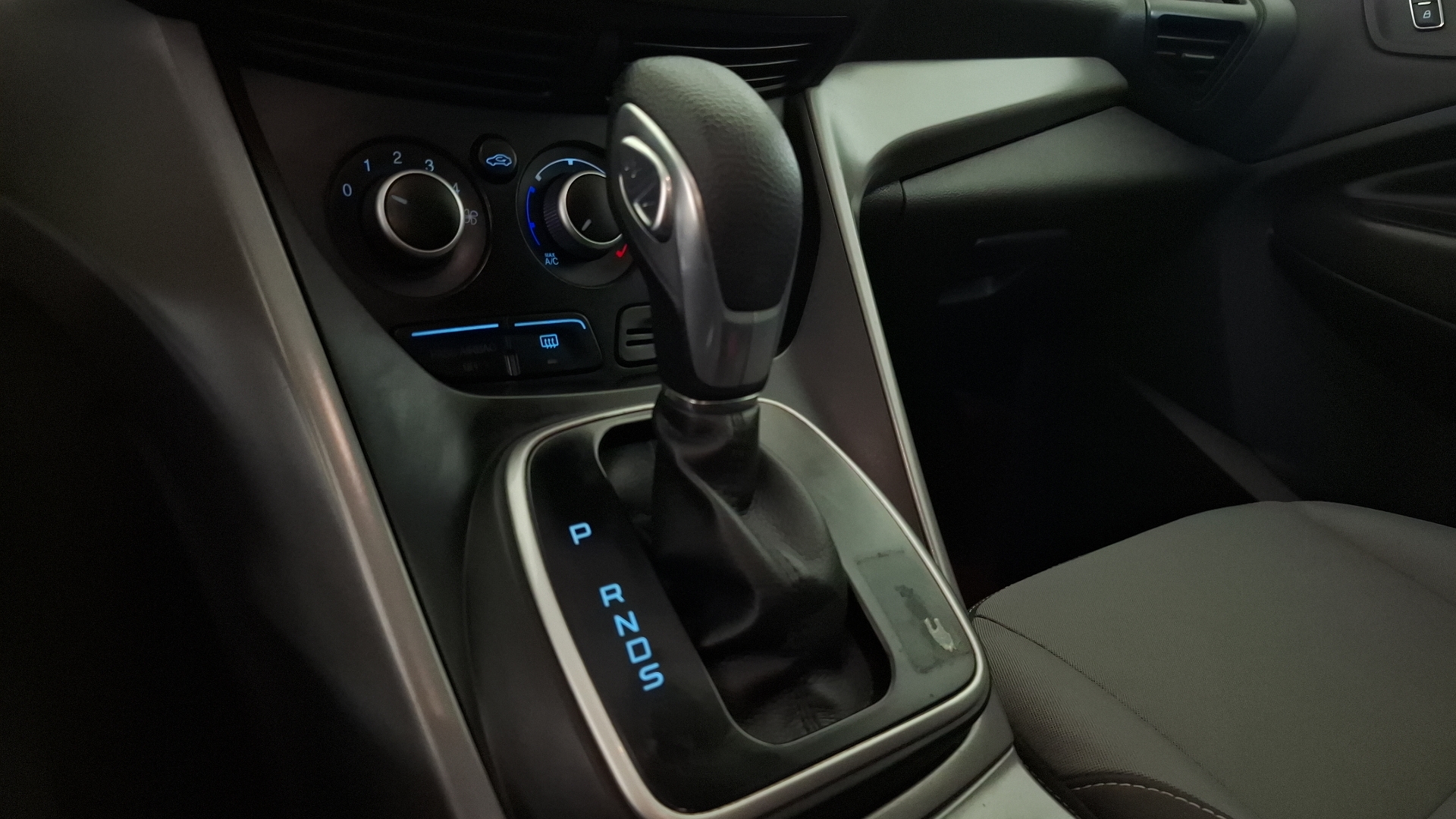 Ford Escape — foto 11 de 15