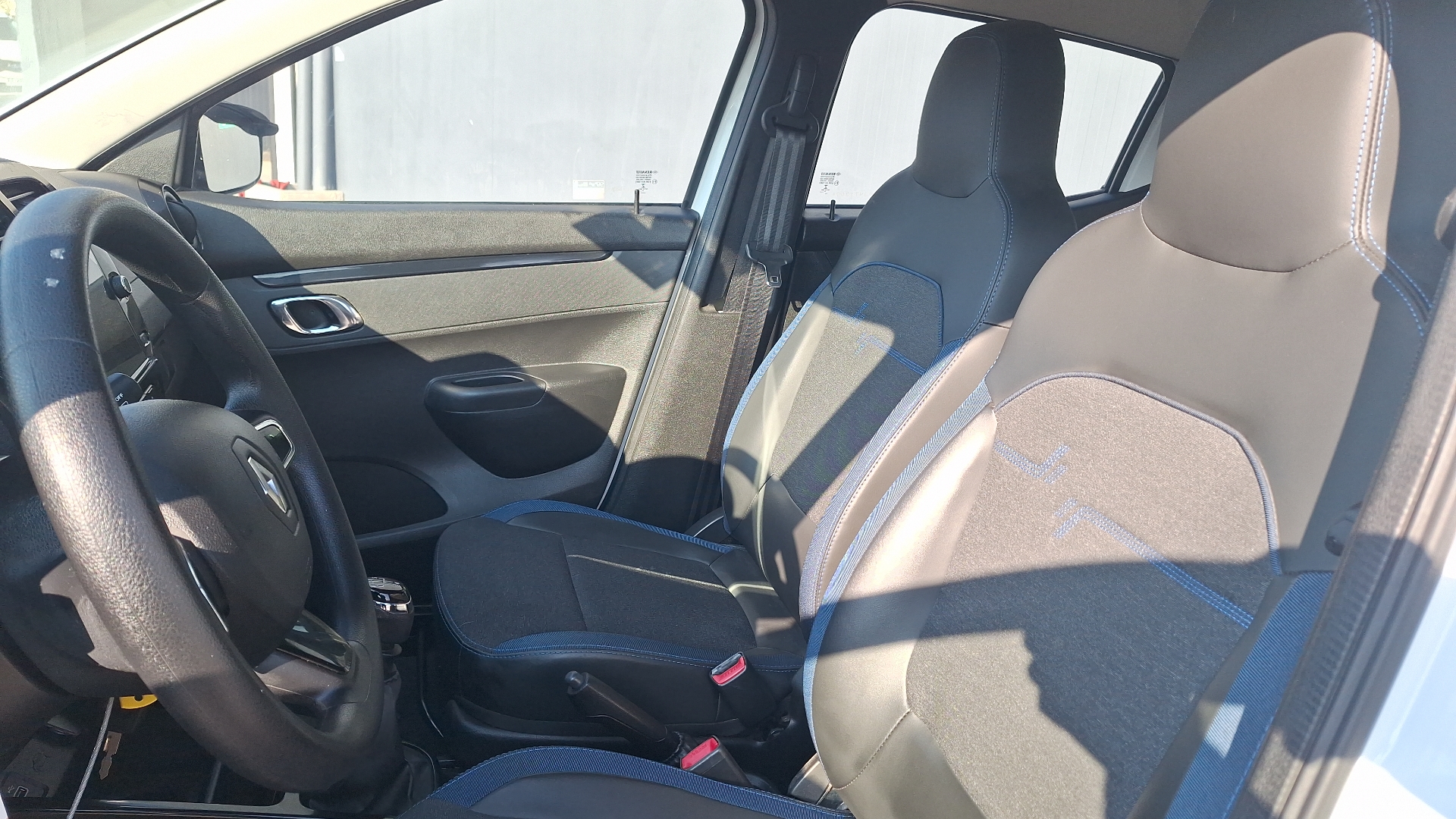 Renault Kwid — foto 14 de 15