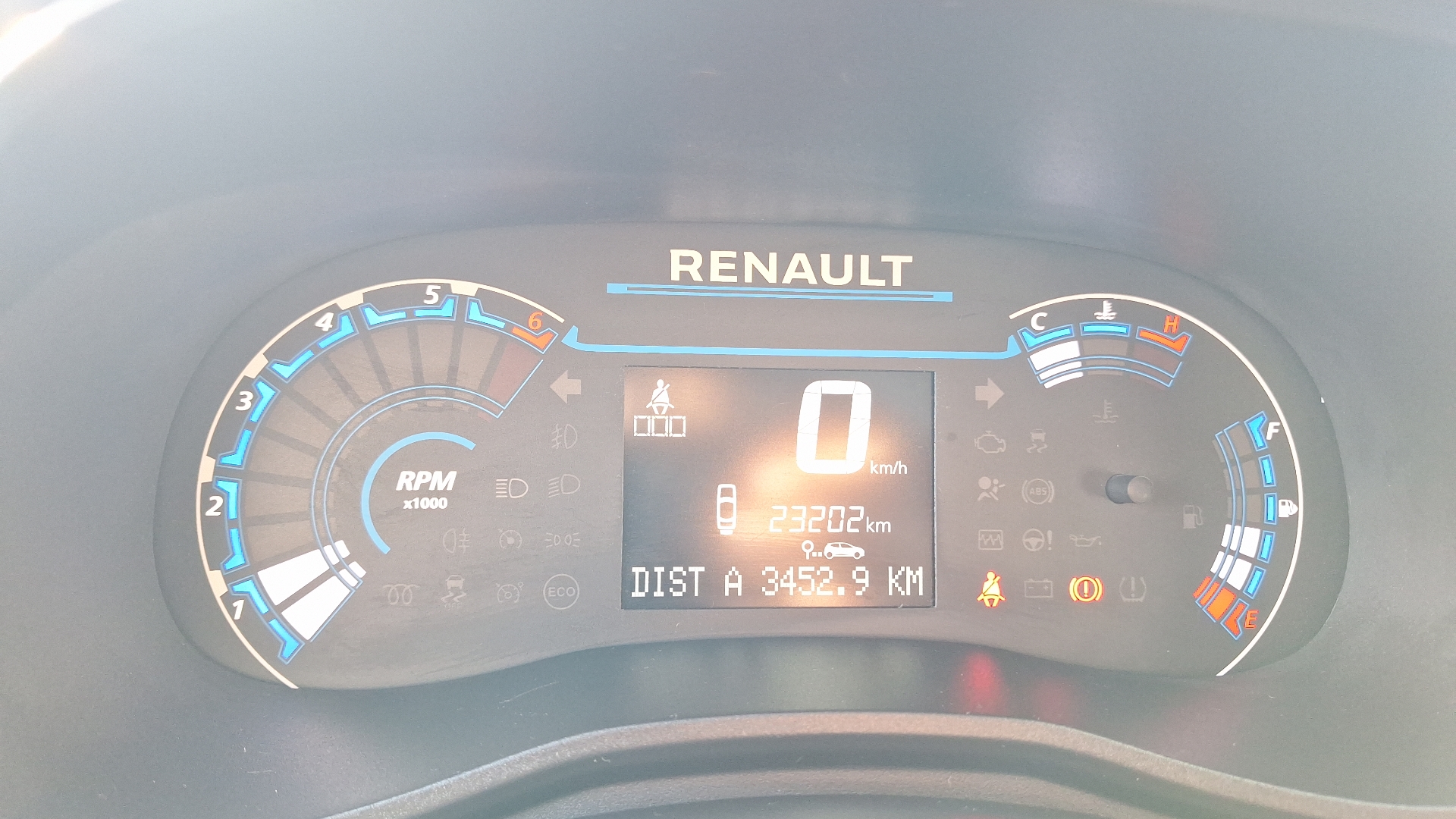 Renault Kwid — foto 9 de 15