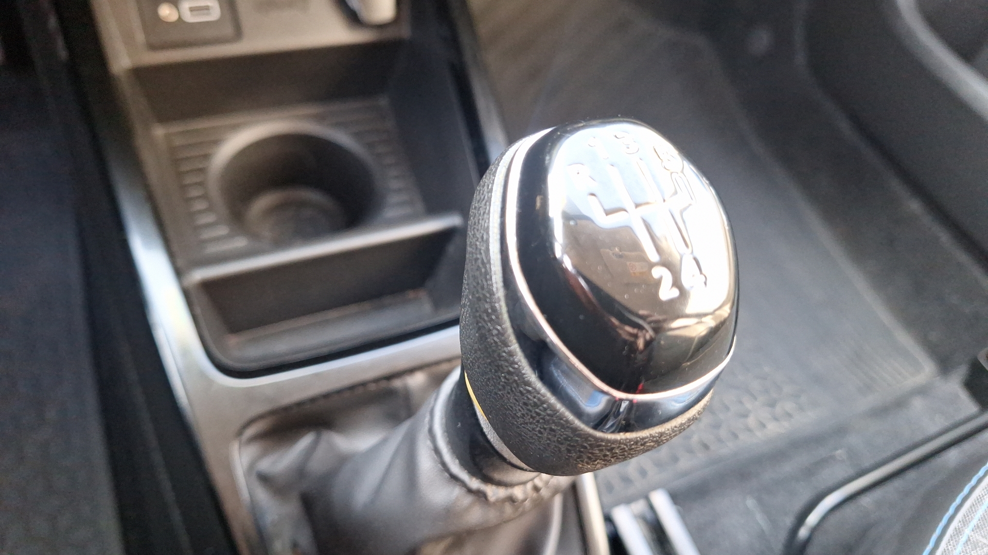Renault Kwid — foto 11 de 15