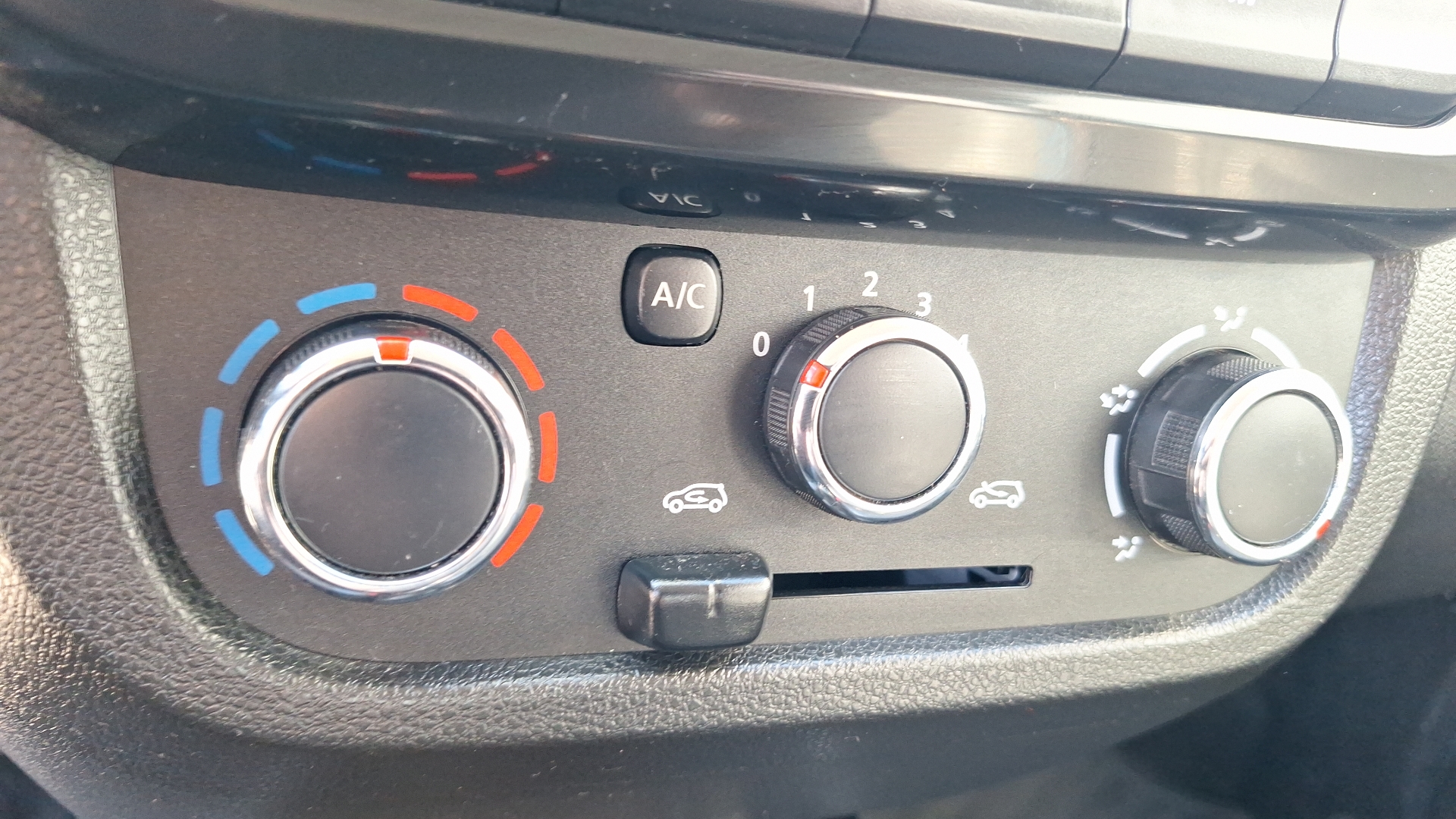 Renault Kwid — foto 15 de 15