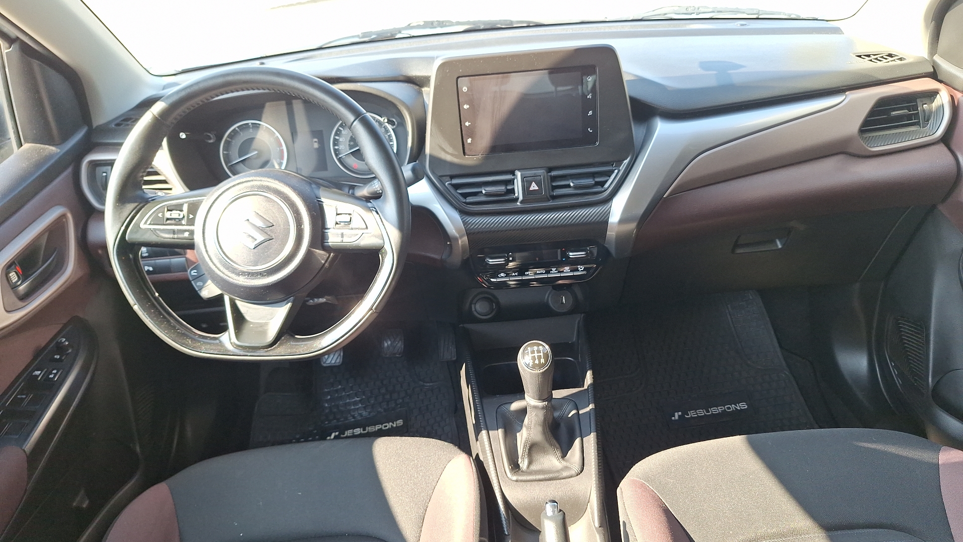 Suzuki Fronx — foto 6 de 15