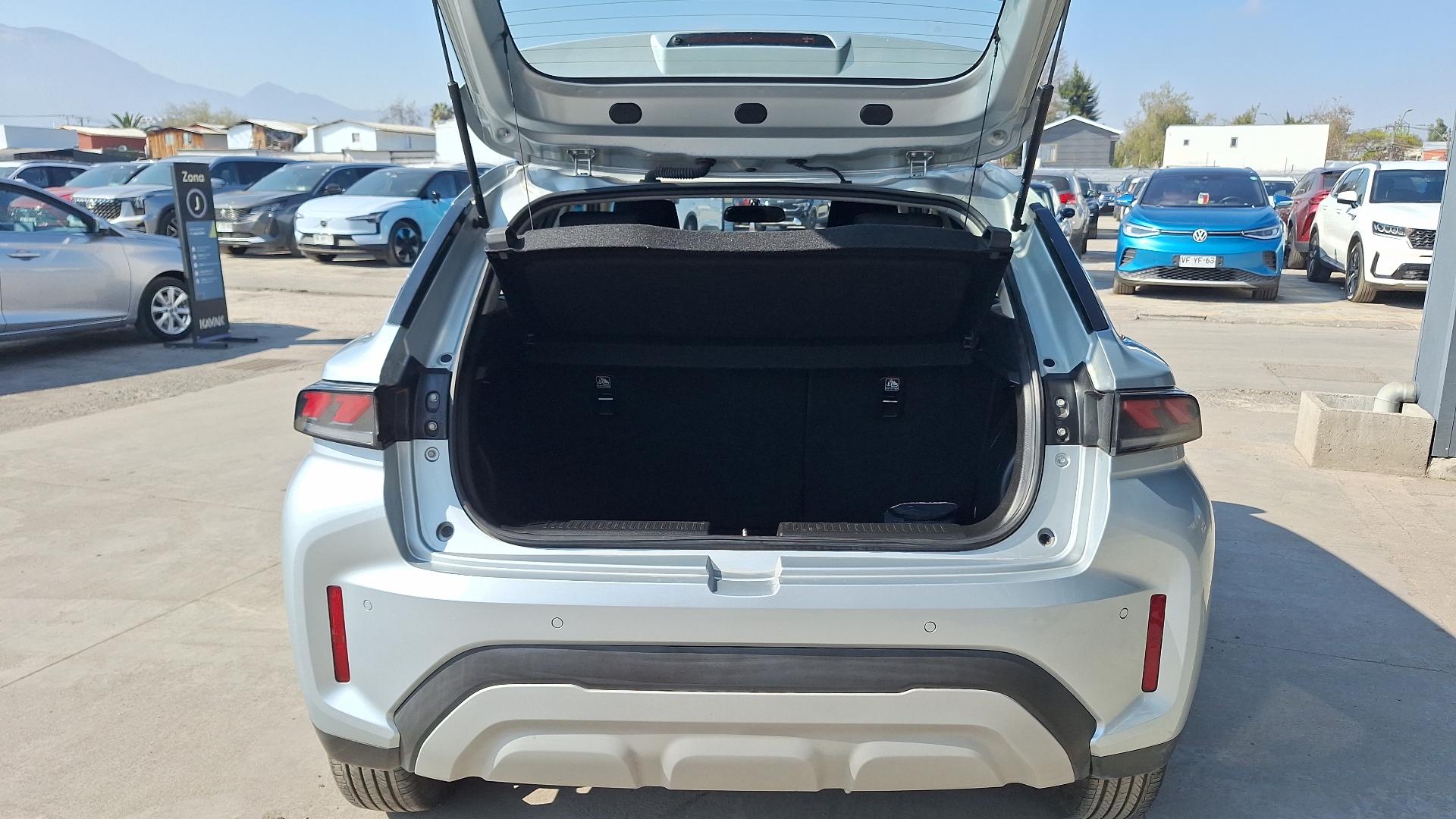 Suzuki Fronx — foto 4 de 15