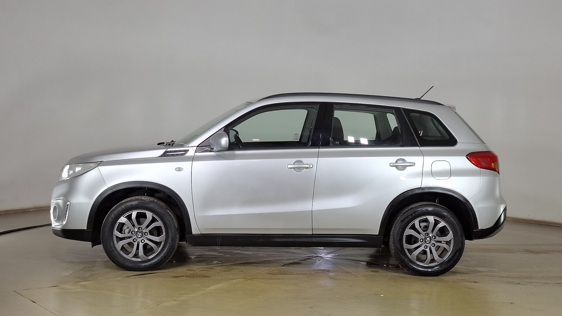 Suzuki Vitara — foto 7 de 15