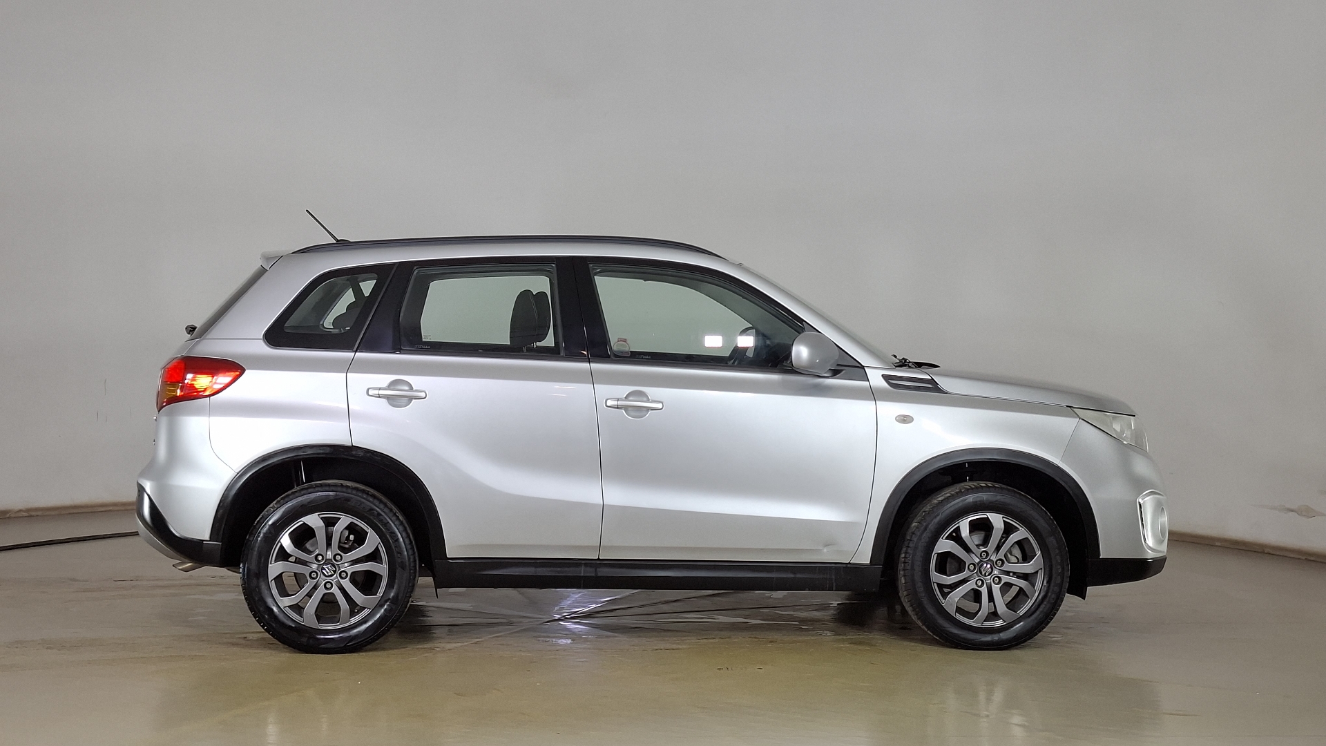 Suzuki Vitara — foto 4 de 15