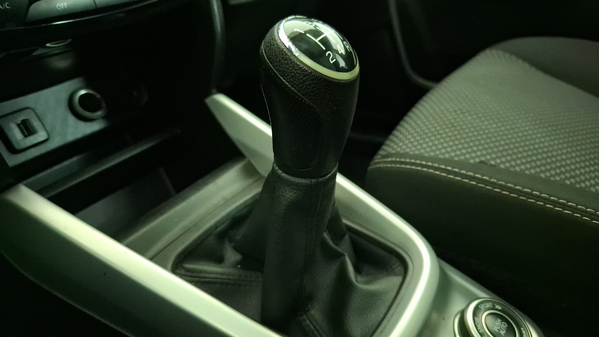 Suzuki Vitara — foto 11 de 15