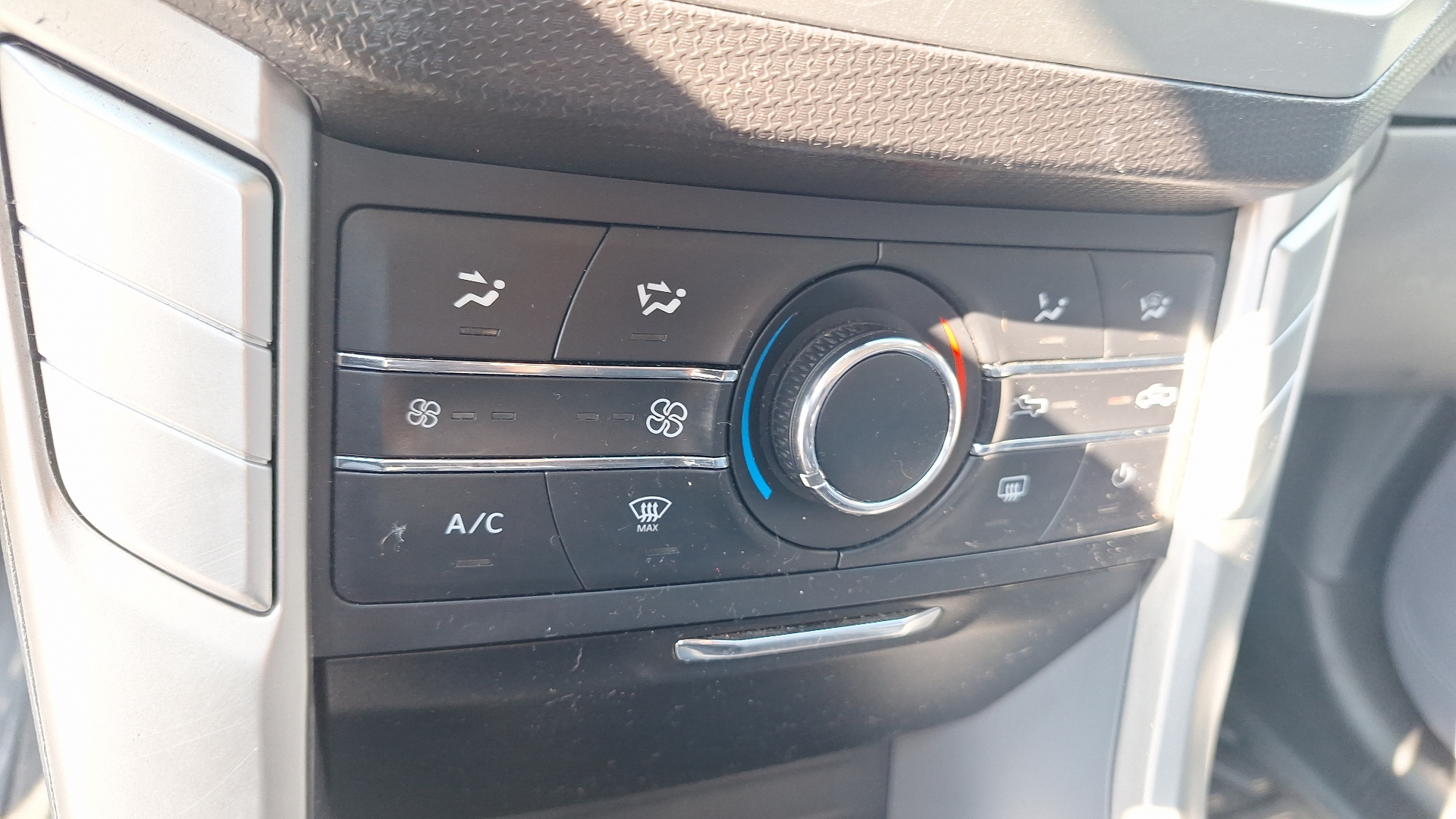 Maxus T60 — foto 14 de 14