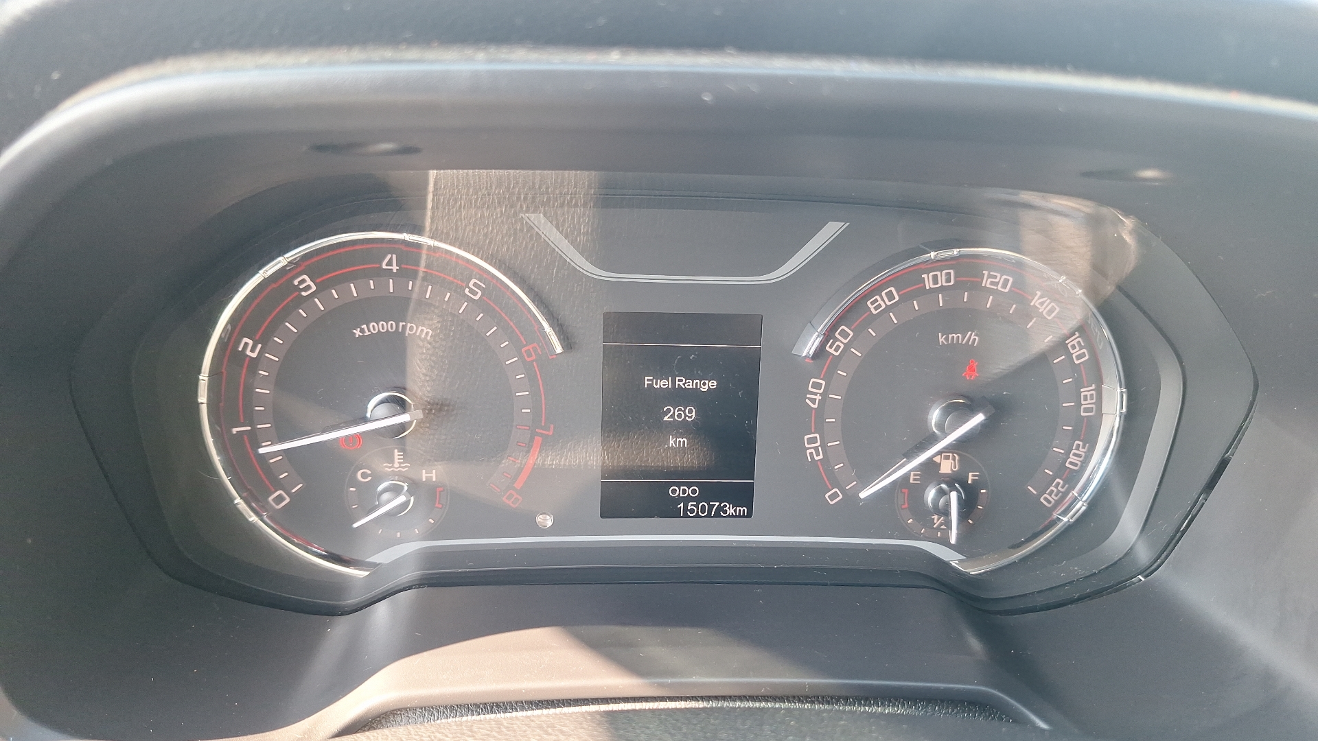 Maxus T60 — foto 9 de 14