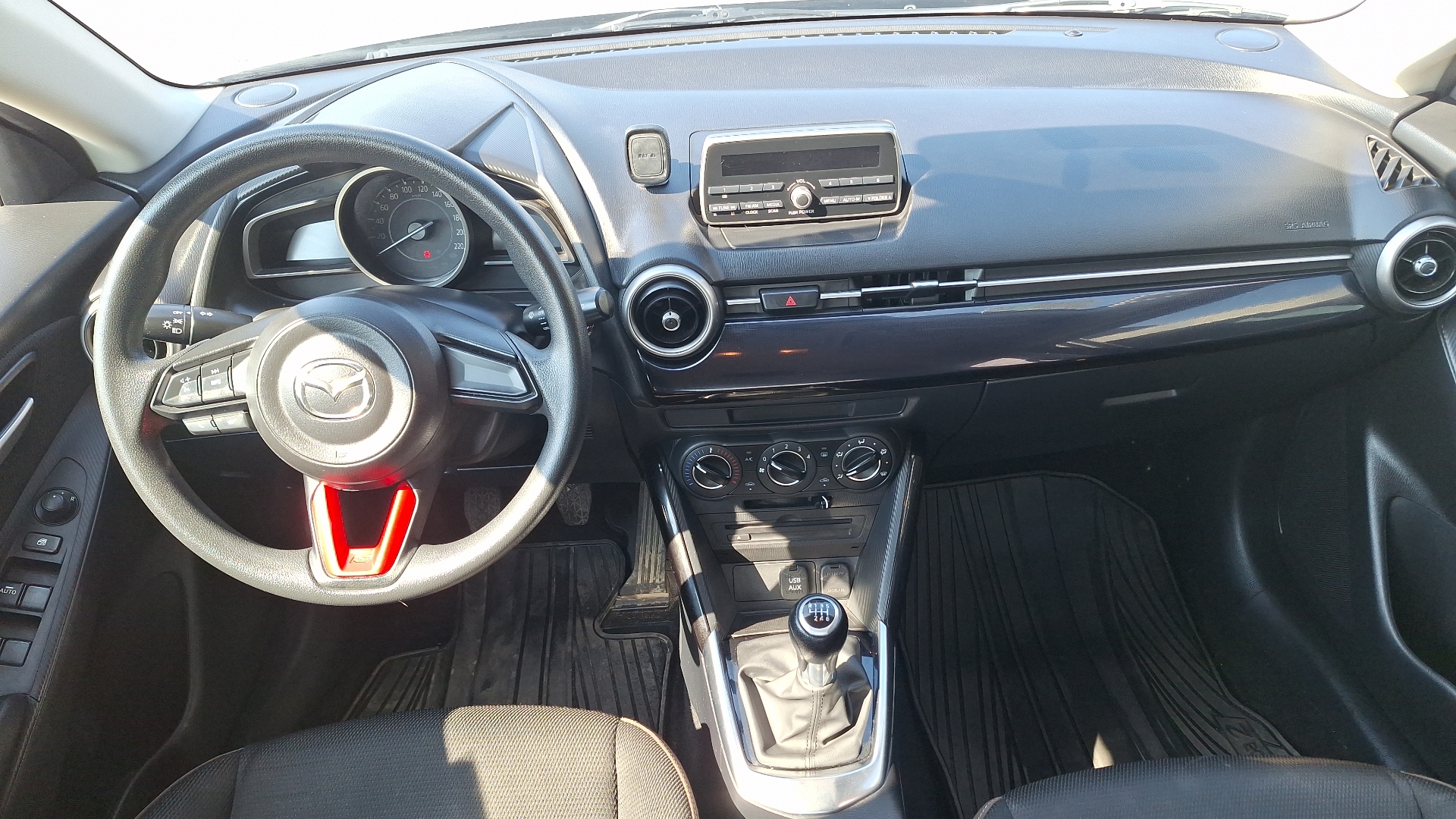 Mazda 2 — foto 6 de 14