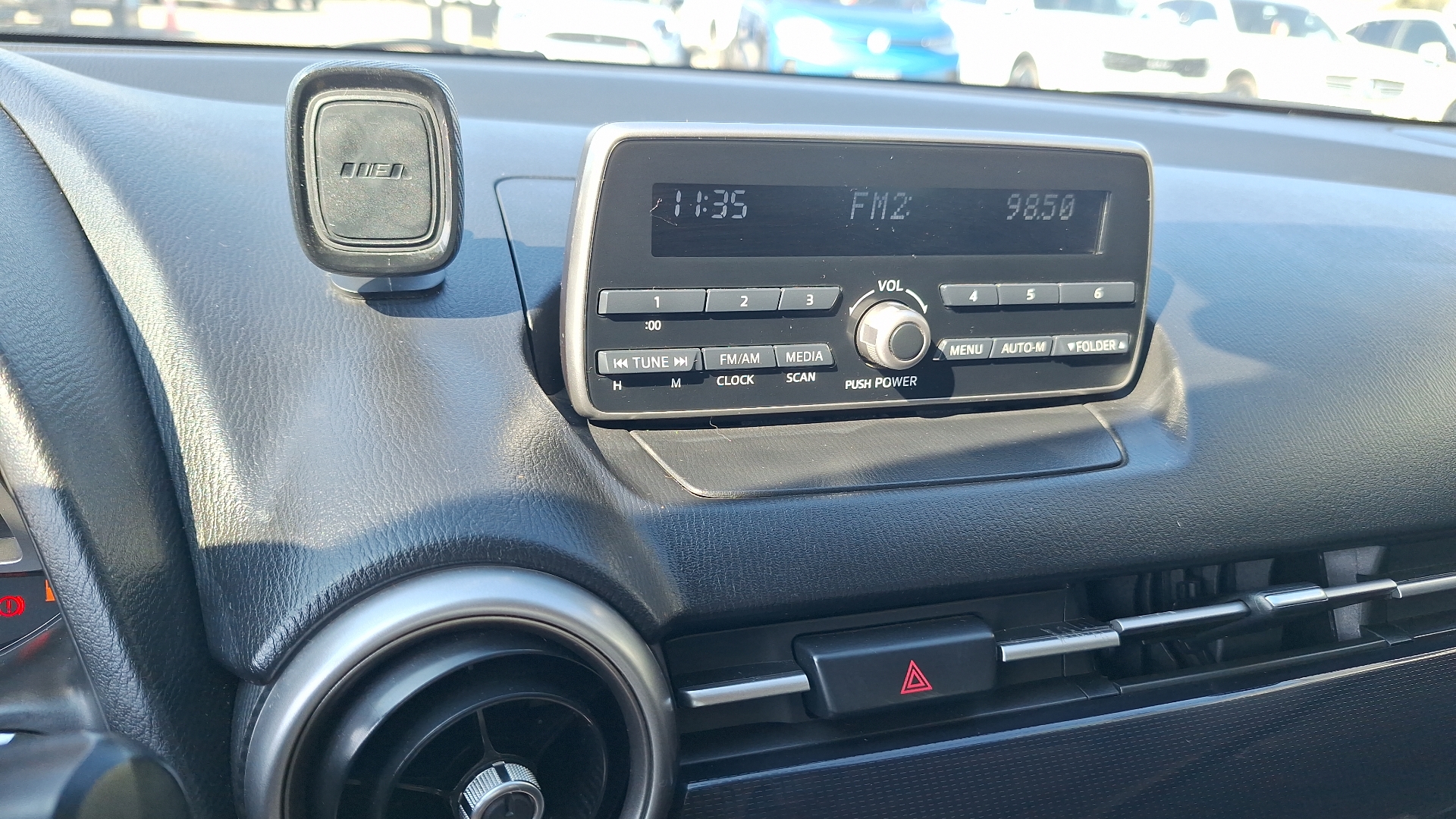 Mazda 2 — foto 10 de 14