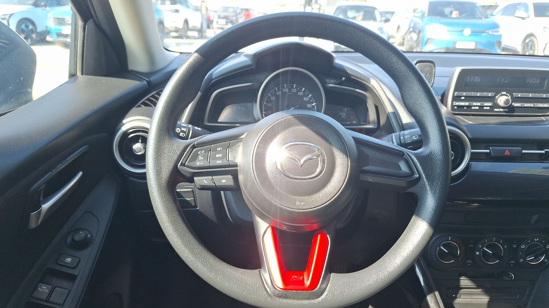 Mazda 2 — foto 8 de 14
