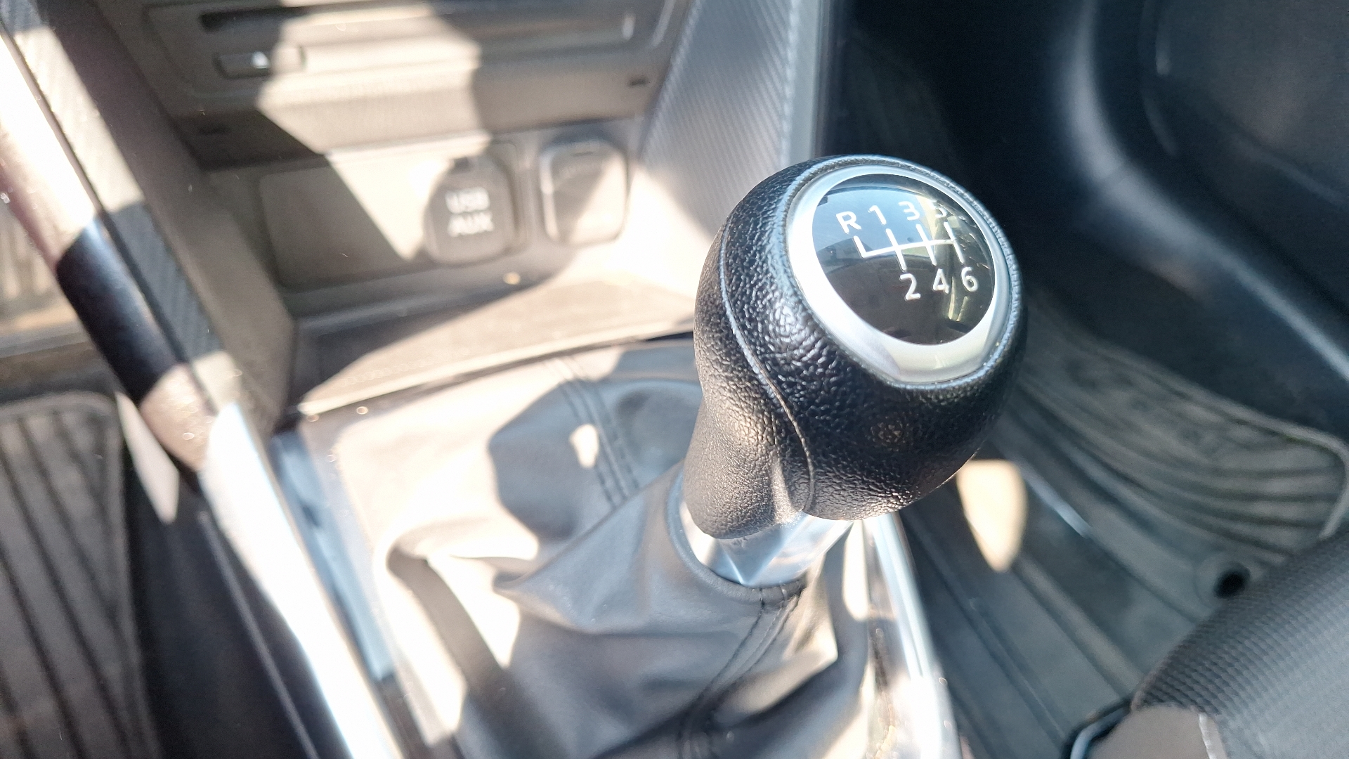 Mazda 2 — foto 11 de 14