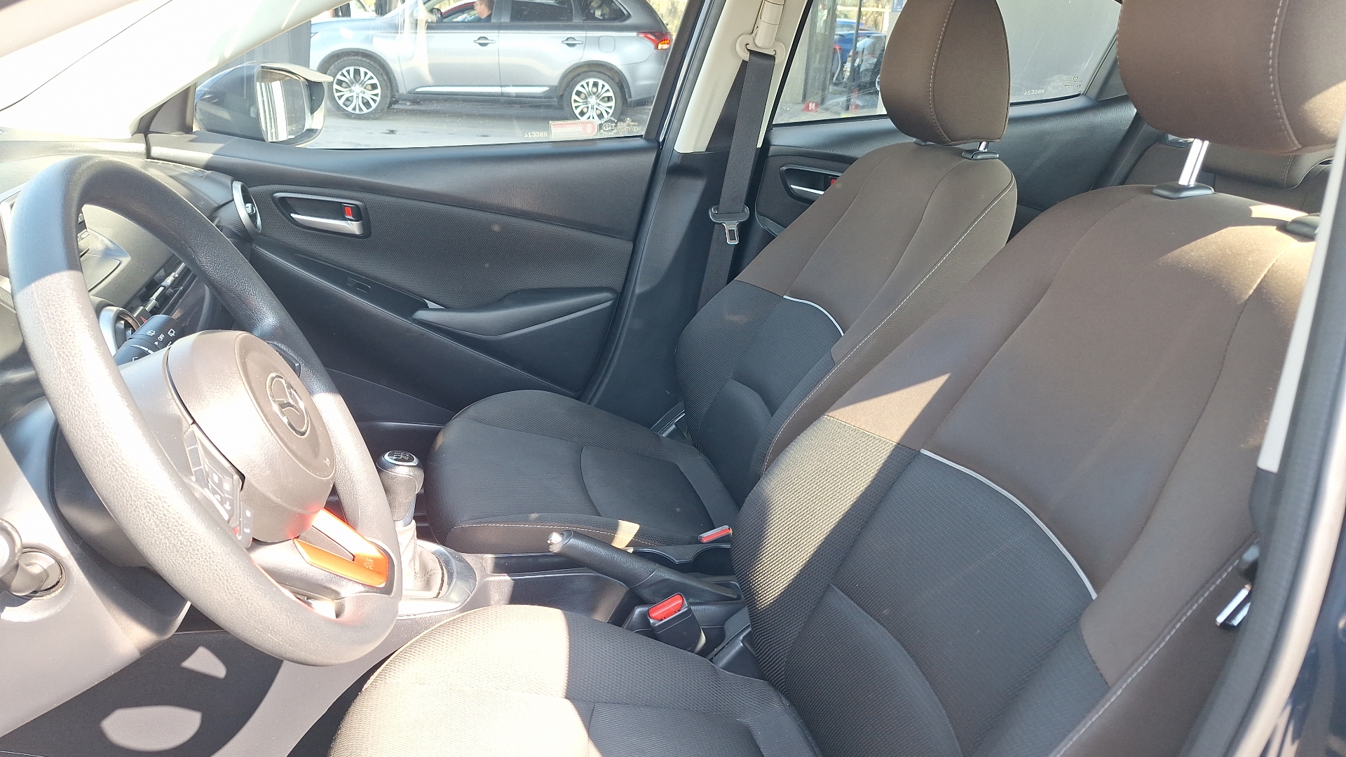 Mazda 2 — foto 13 de 14