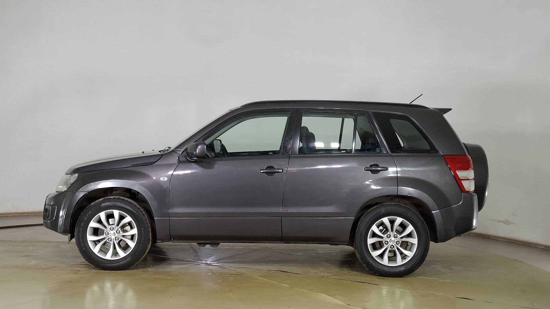 Suzuki Grandnomade — foto 7 de 16