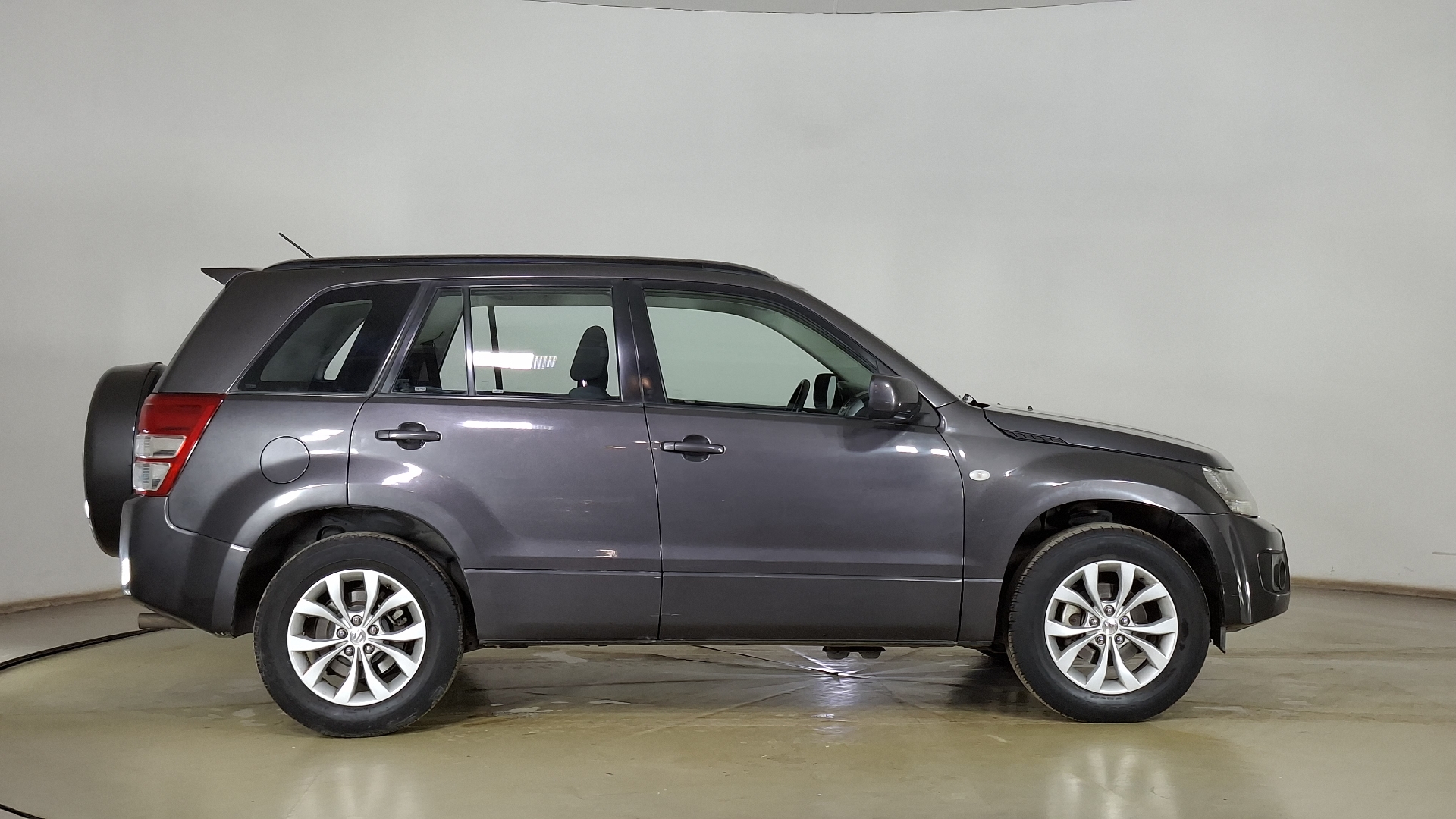 Suzuki Grandnomade — foto 4 de 16