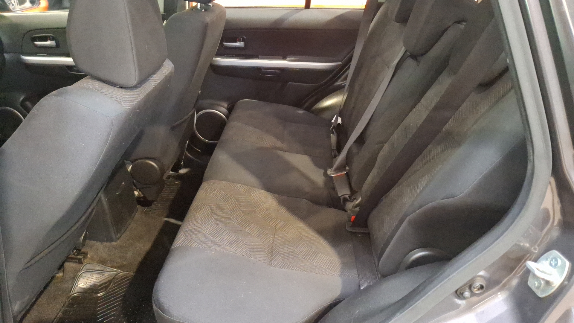 Suzuki Grandnomade — foto 14 de 16