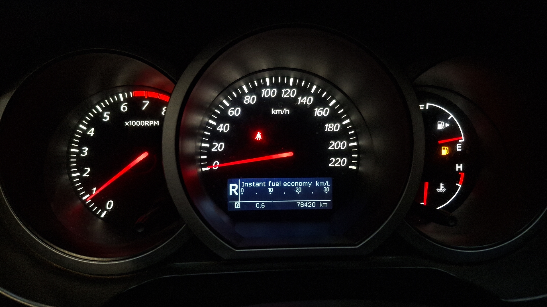 Suzuki Grandnomade — foto 9 de 16