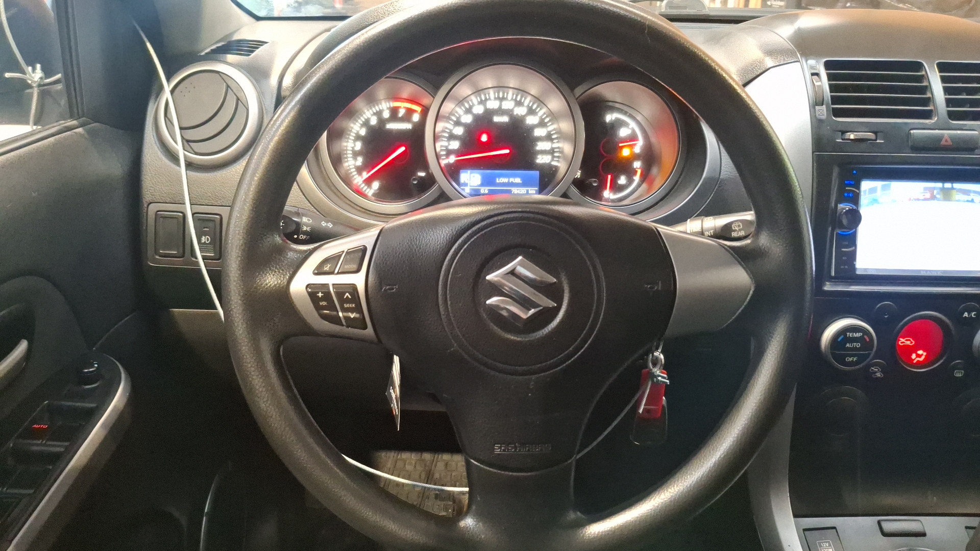 Suzuki Grandnomade — foto 8 de 16