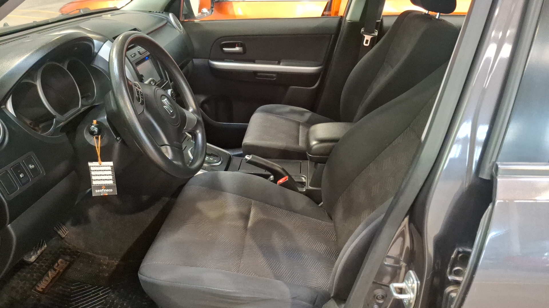 Suzuki Grandnomade — foto 13 de 16