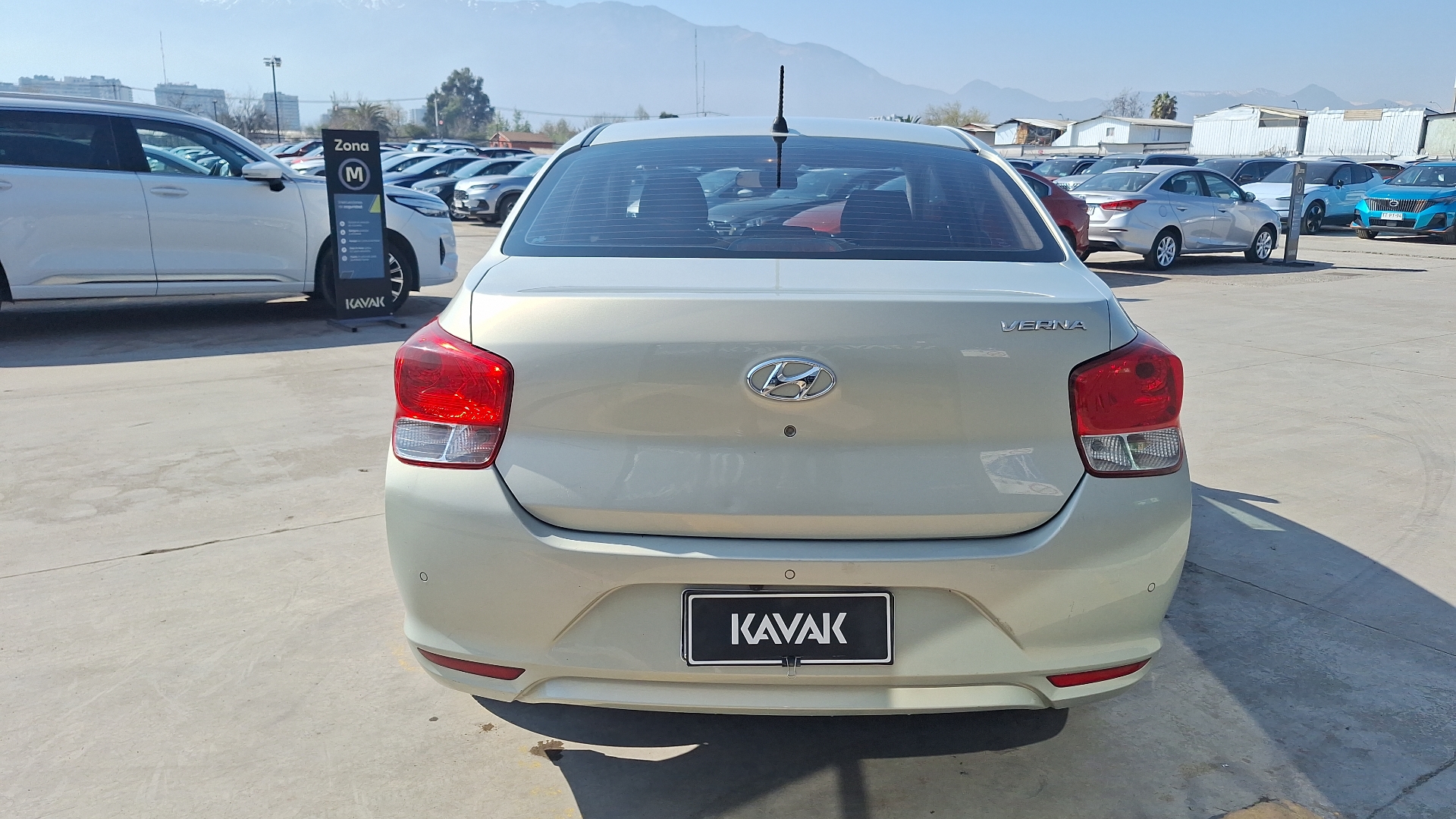 Hyundai Verna — foto 3 de 15