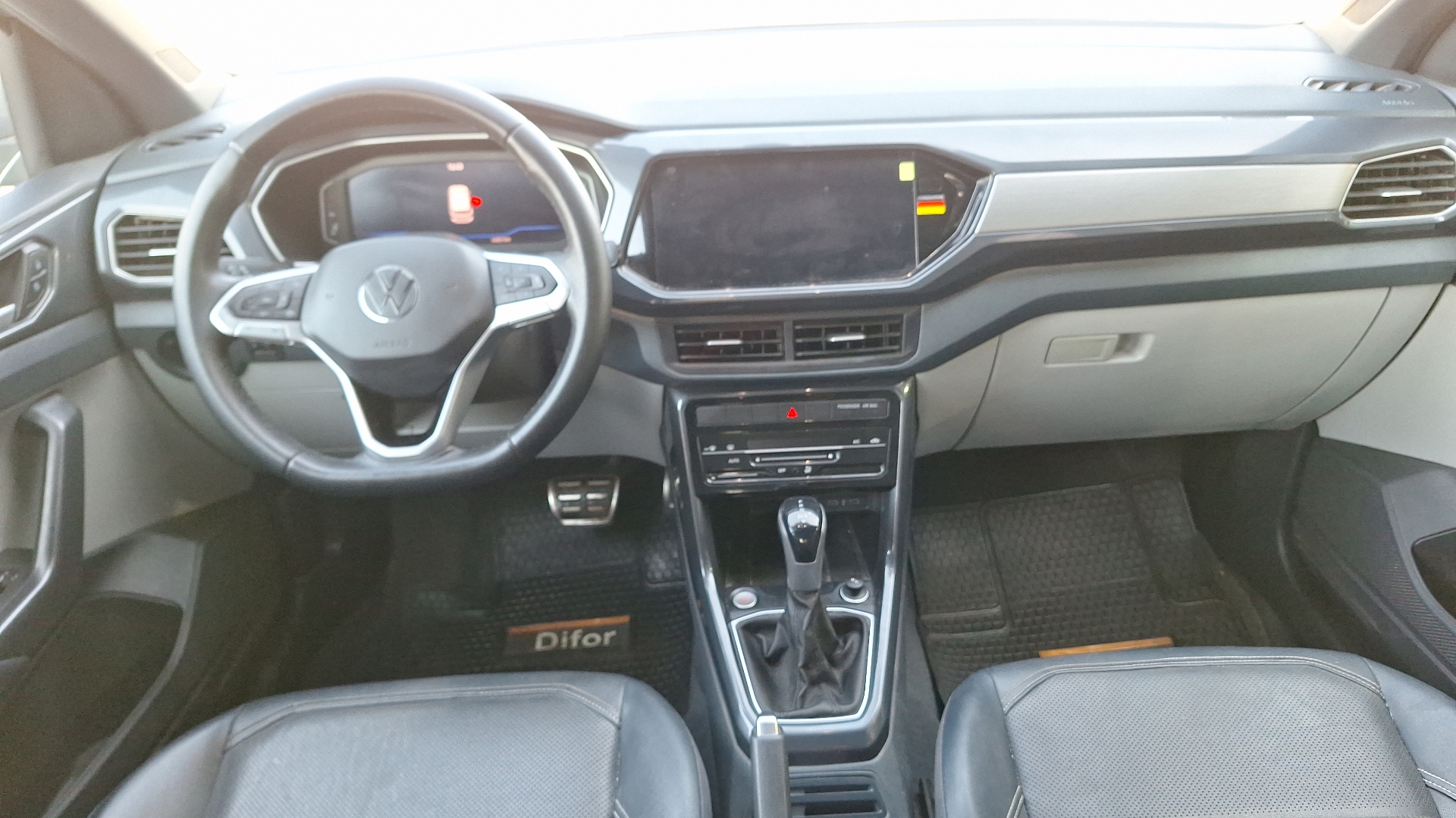 Volkswagen T-Cross — foto 6 de 15