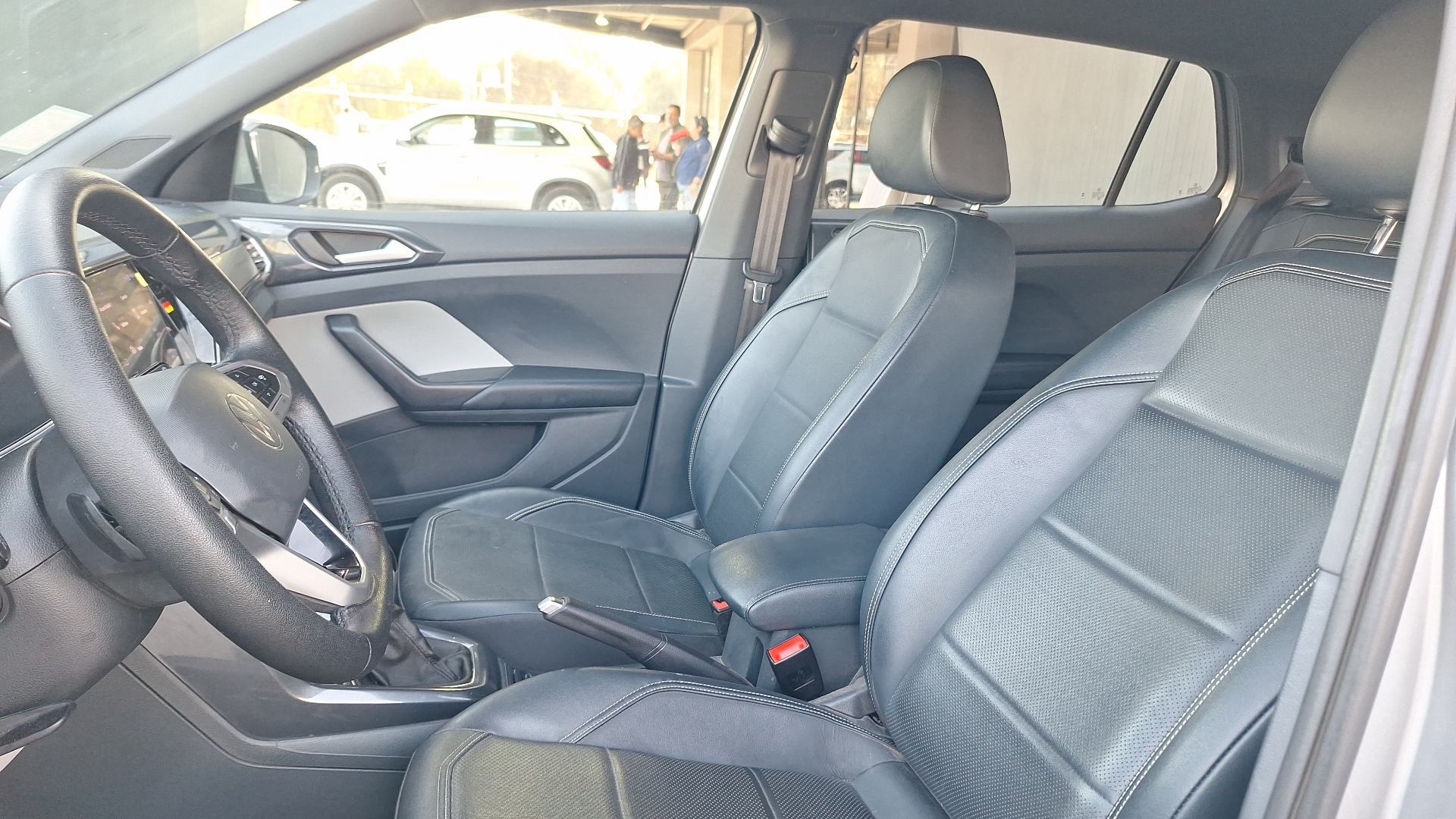 Volkswagen T-Cross — foto 14 de 15