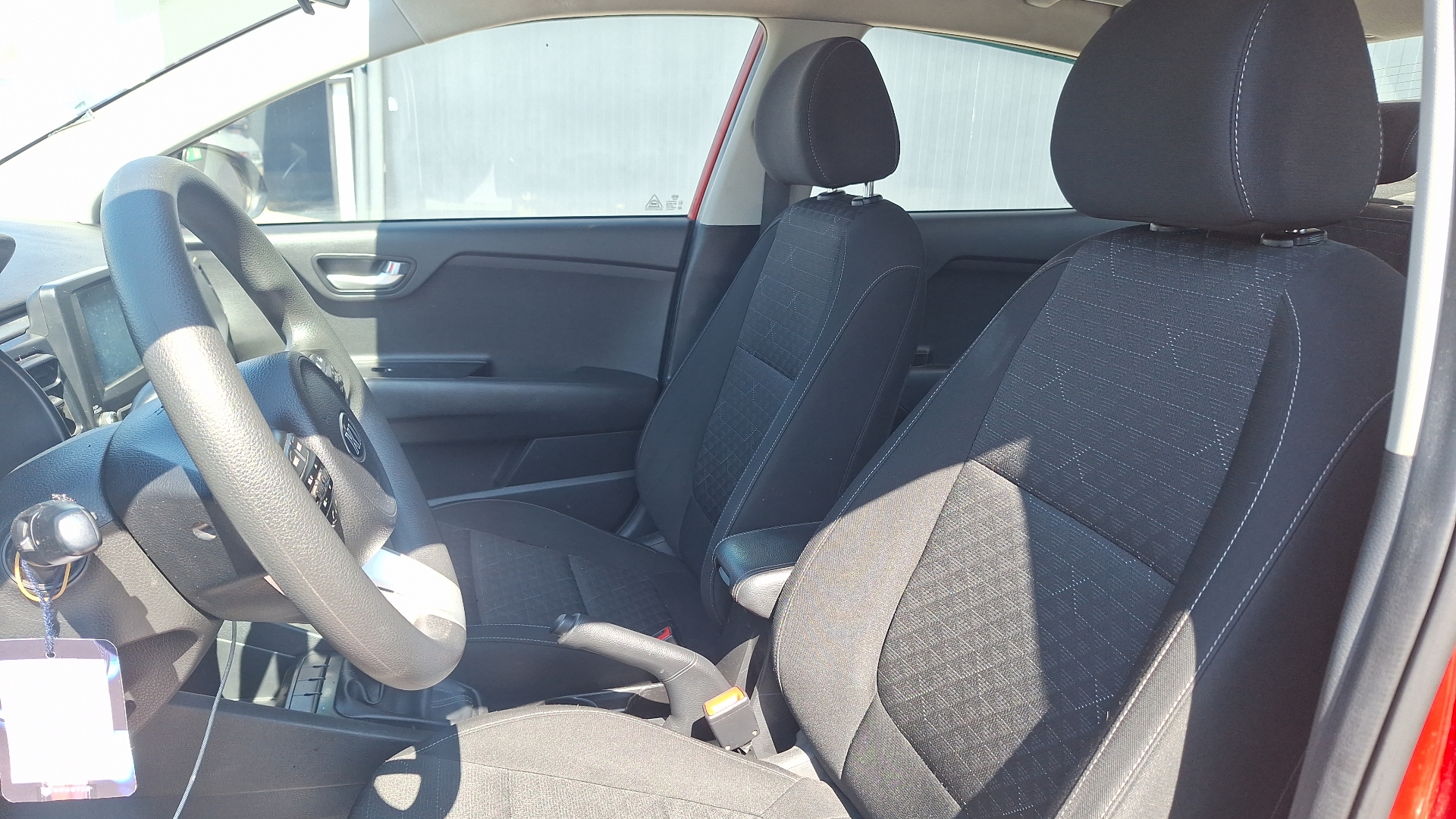 KIA Rio4 — foto 14 de 15