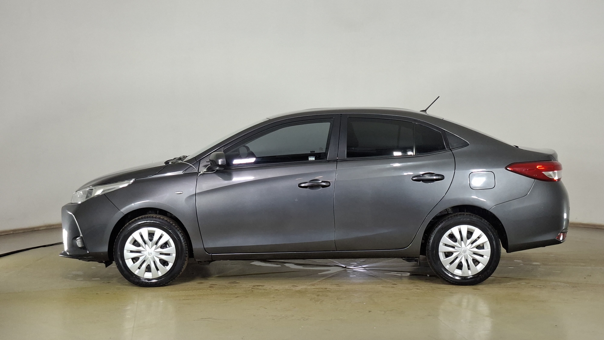 Toyota Yaris — foto 7 de 16